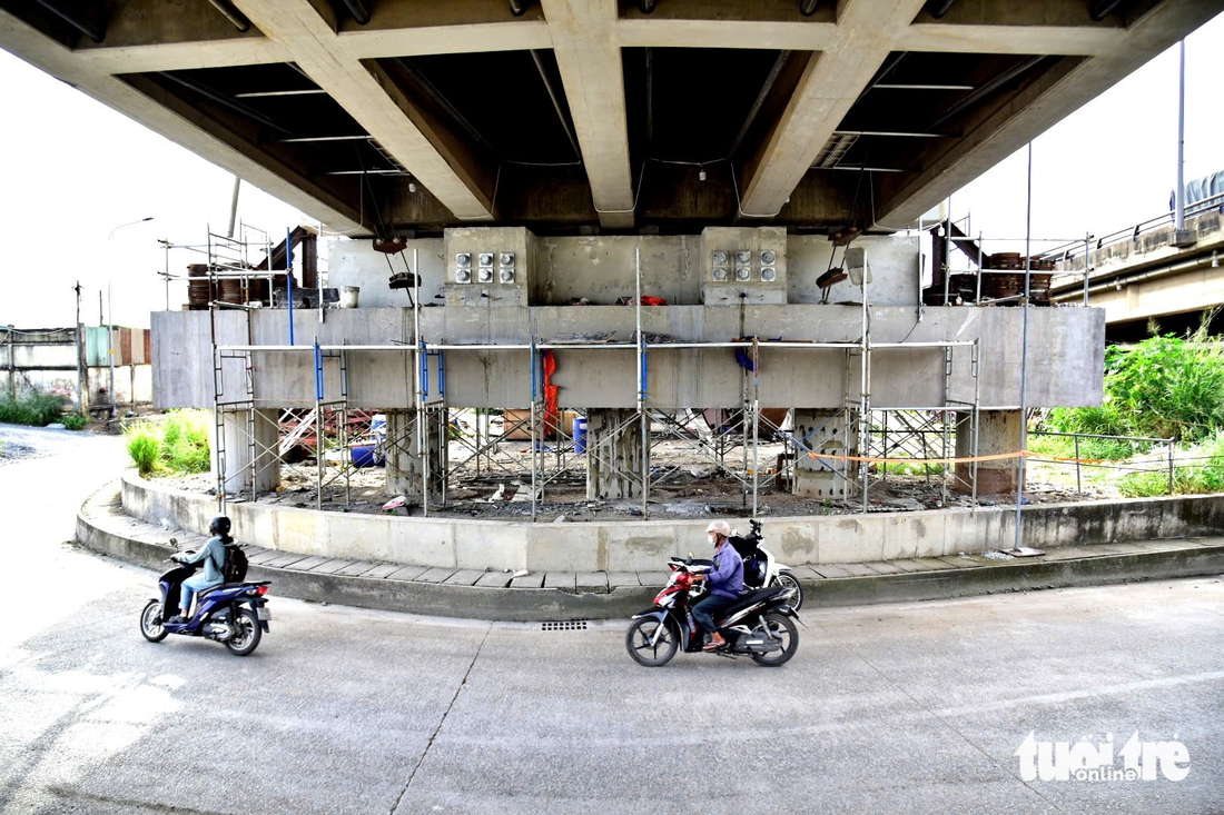 Đội ‘thần đèn’ hoàn tất nhấc cầu Bình Phước 1 nặng 9.000 tấn lên thêm 1,25m 3 Cầu Bình Phước 1 - Ảnh 3.