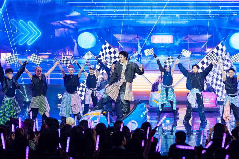 Chung kết "Anh trai say hi": Negav lên ngôi Quán quân, Vũ Cát Tường lọt Top 5 xuất sắc nhất 11 Đội Karik khép lại phần thi đấu nhóm với sân khấu “Đoán xem”.