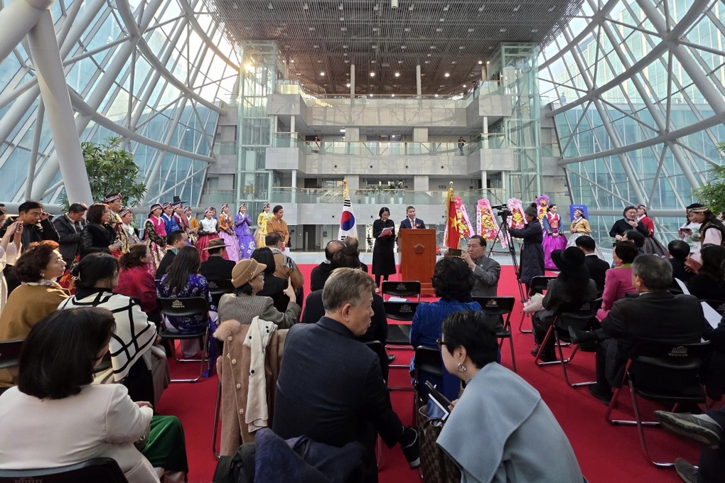 Khi ánh sáng trở thành ngôn ngữ kể chuyện về Bác Hồ - 2