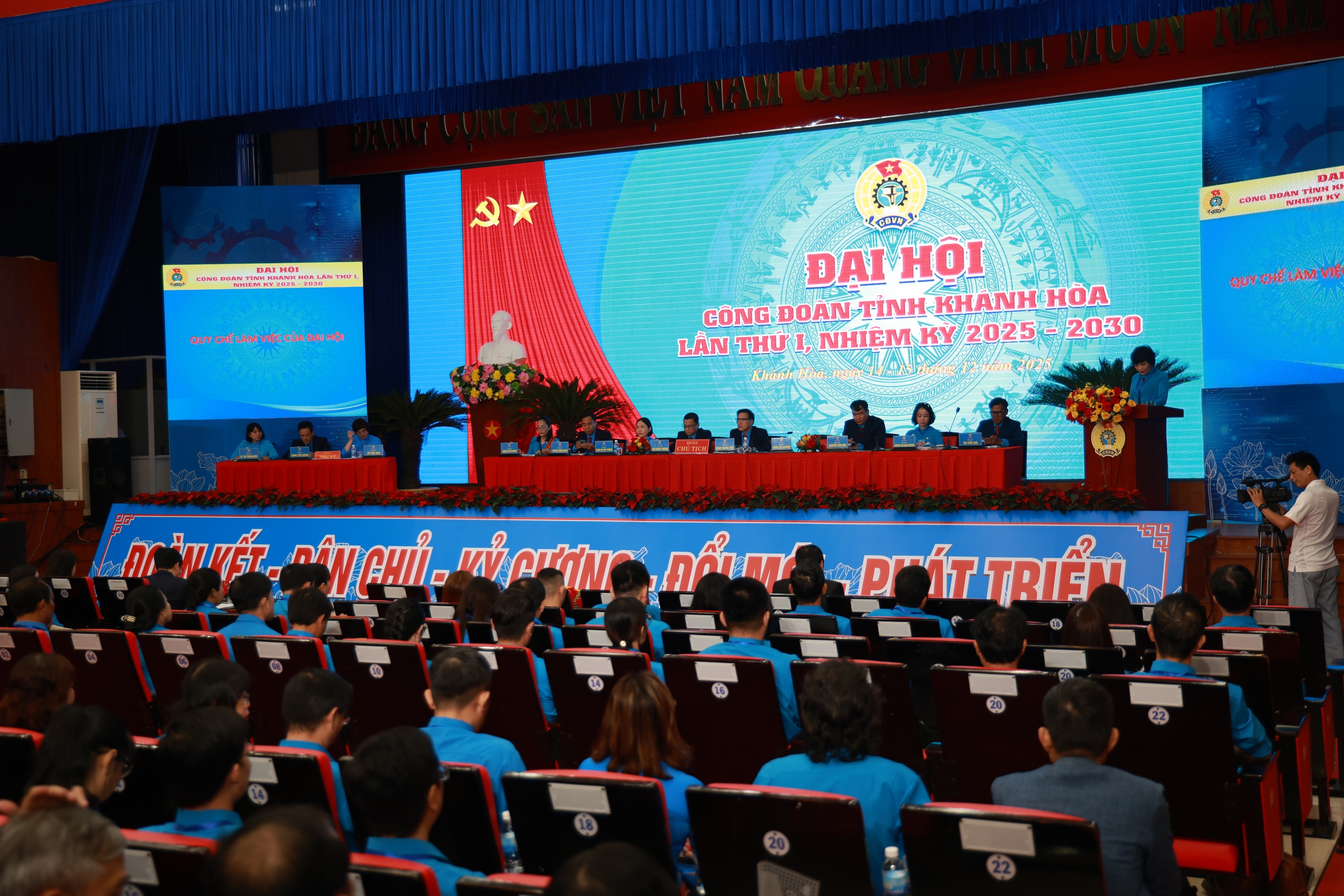 Chăm lo thiết thực người lao động, đổi mới trong nhiệm kỳ 2025-2030 2 Công đoàn Khánh Hòa: Chăm lo thiết thực người lao động, quyết tâm đổi mới trong nhiệm kỳ 2025-2030 - Ảnh 2.