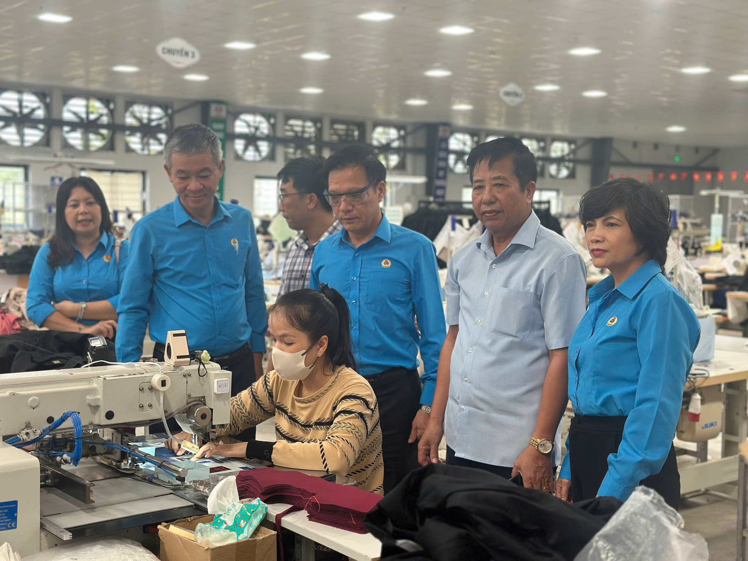 Chăm lo thiết thực người lao động, đổi mới trong nhiệm kỳ 2025-2030 6 Công đoàn Khánh Hòa: Chăm lo thiết thực người lao động, quyết tâm đổi mới trong nhiệm kỳ 2025-2030 - Ảnh 6.