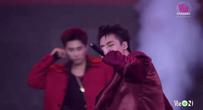 Cặp Anh Trai - Em Xinh từng tỏ tình lẫn nhau nay liếc mắt đưa tình, giật luôn spotlight đêm Chung kết- Ảnh 2. Cặp Anh Trai - Em Xinh từng tỏ tình lẫn nhau nay liếc mắt đưa tình, giật luôn spotlight đêm Chung kết- Ảnh 2.