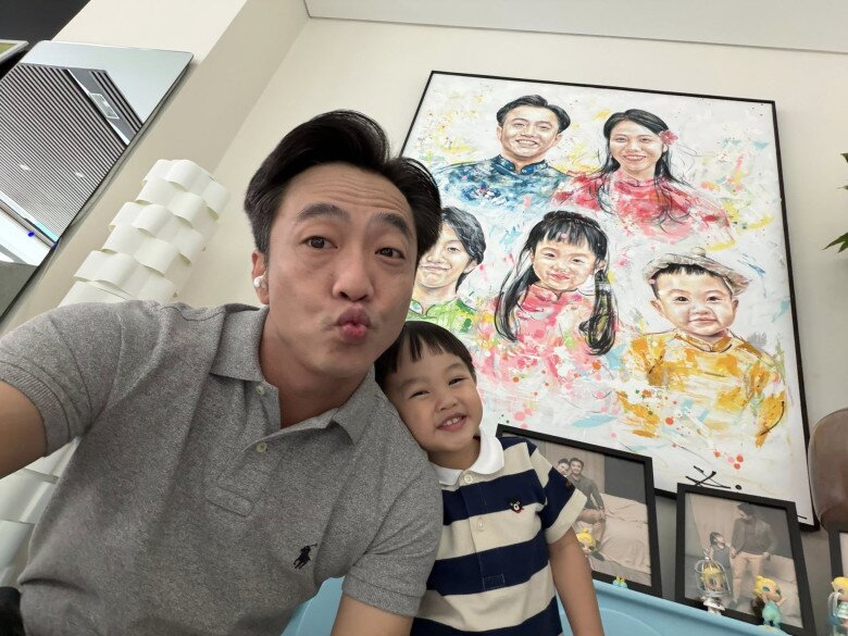 Vợ chồng Cường Đô La hạnh phúc bên 3 con, Subeo nay trổ mã như hot boy là "bản sao" của bố 12 Bé Sutin được khen ngợi càng lớn càng giống bố.