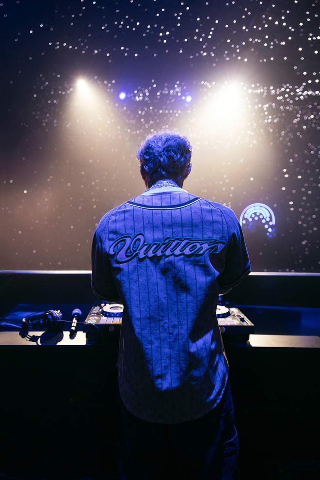 Loạt ảnh chưa được công bố bên trong siêu sự kiện Louis Vuitton: HIEUTHUHAI hát quá tình và tương tác hiếm có của dàn sao xịn- Ảnh 6.