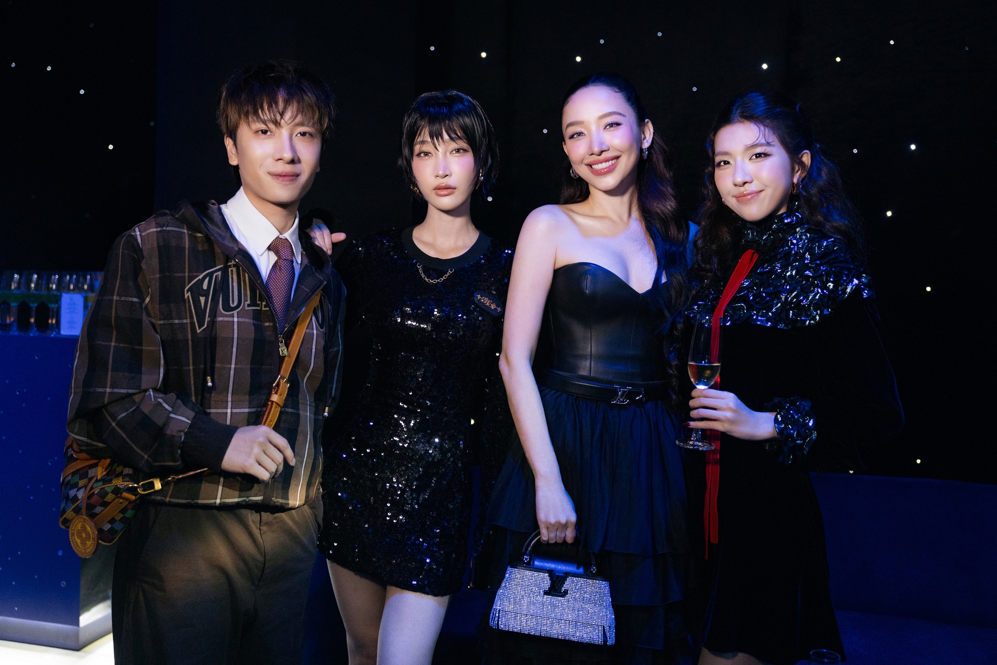 Loạt ảnh chưa được công bố bên trong siêu sự kiện Louis Vuitton: HIEUTHUHAI hát quá tình và tương tác hiếm có của dàn sao xịn- Ảnh 13.