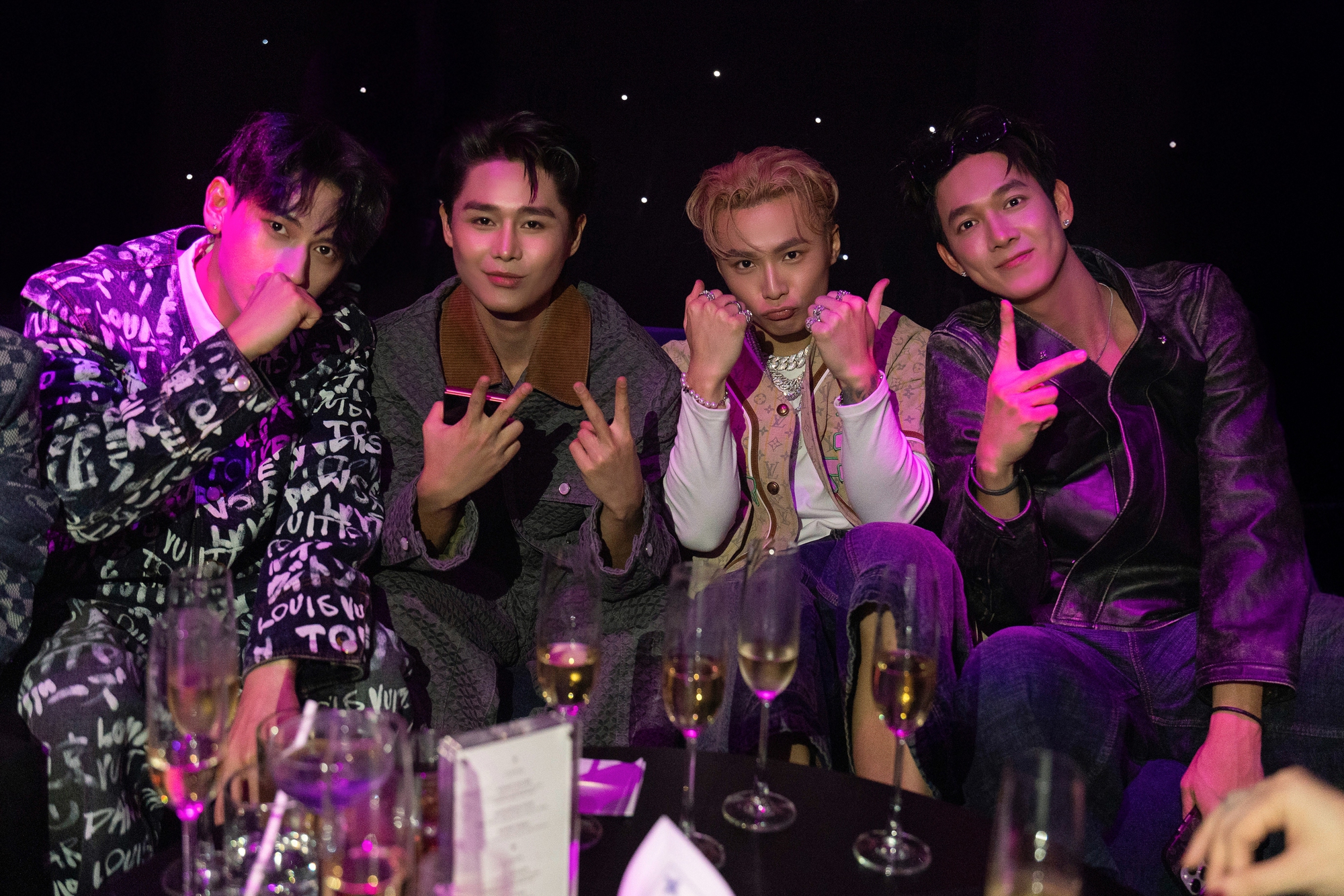 Loạt ảnh chưa được công bố bên trong siêu sự kiện Louis Vuitton: HIEUTHUHAI hát quá tình và tương tác hiếm có của dàn sao xịn- Ảnh 14.