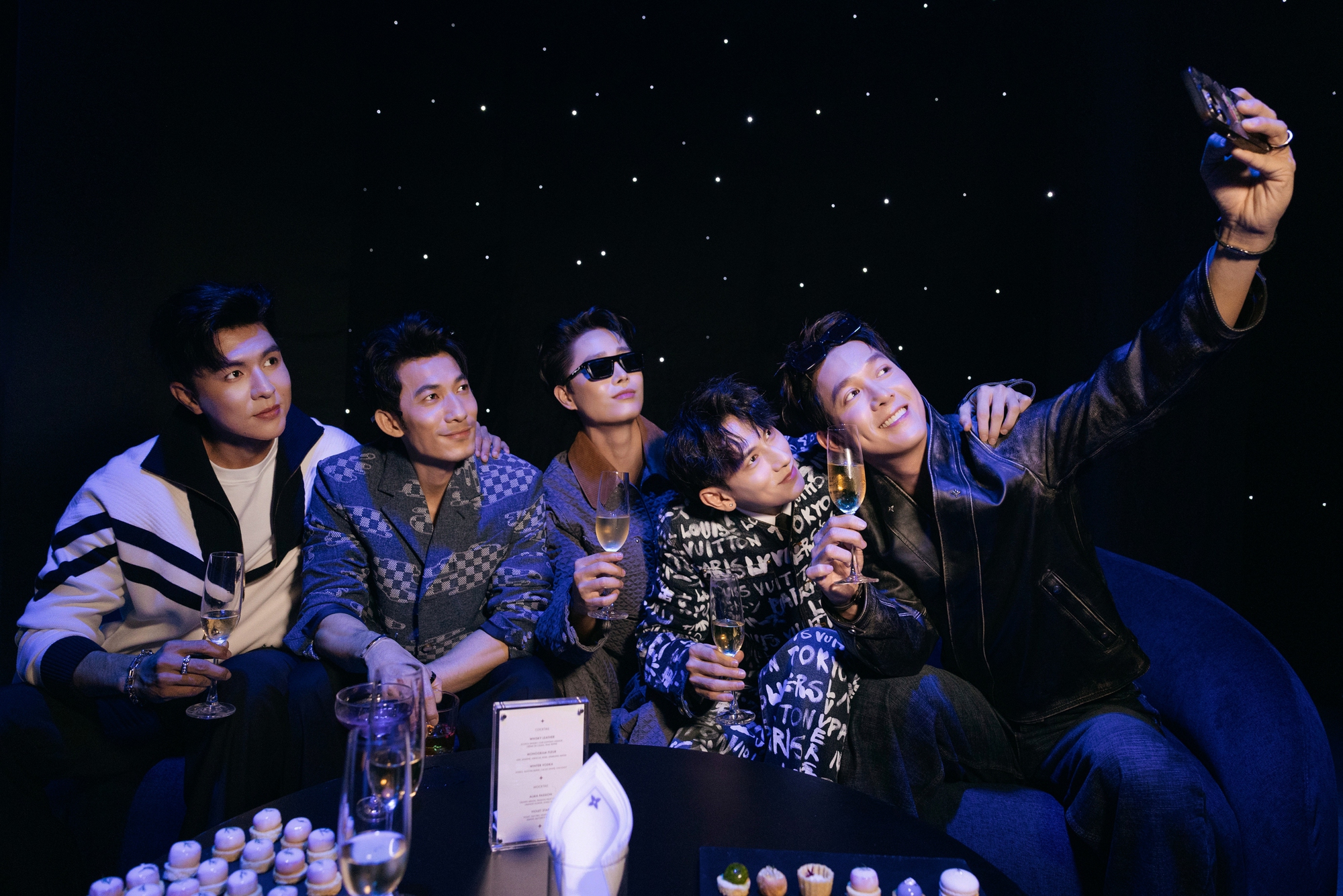 Loạt ảnh chưa được công bố bên trong siêu sự kiện Louis Vuitton: HIEUTHUHAI hát quá tình và tương tác hiếm có của dàn sao xịn- Ảnh 15.