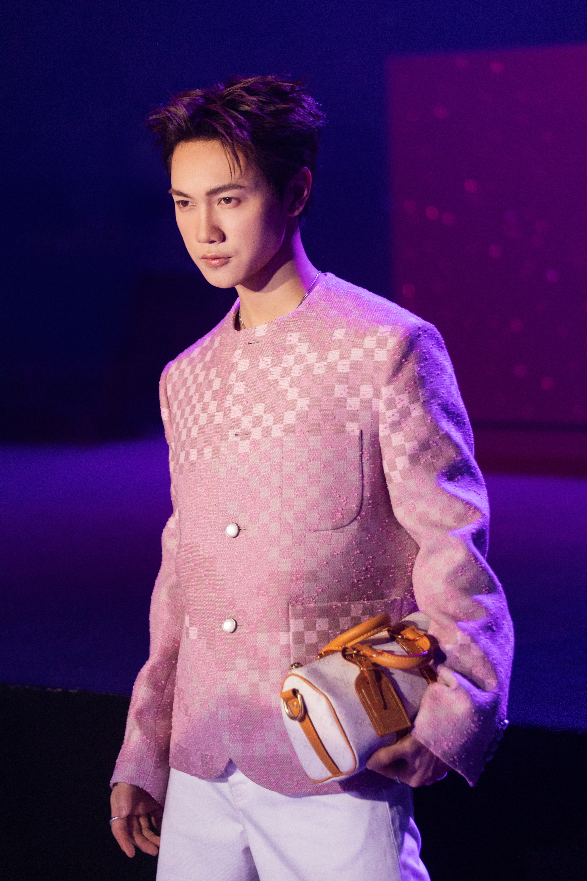 Loạt ảnh chưa được công bố bên trong siêu sự kiện Louis Vuitton: HIEUTHUHAI hát quá tình và tương tác hiếm có của dàn sao xịn- Ảnh 21.