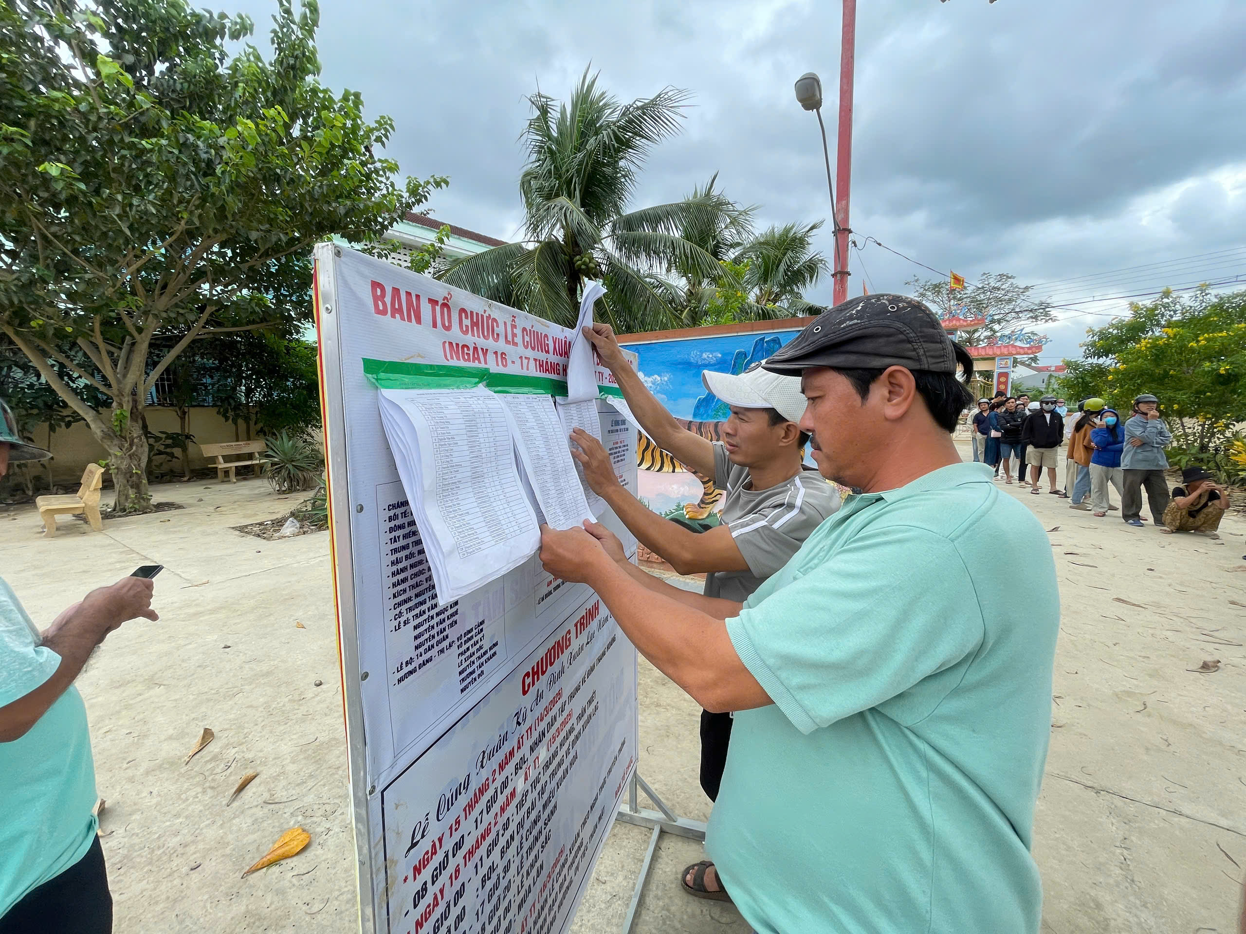 Khánh hòa hỗ trợ người dân không có đăng ký cư trú sau mưa lũ - Ảnh 2.