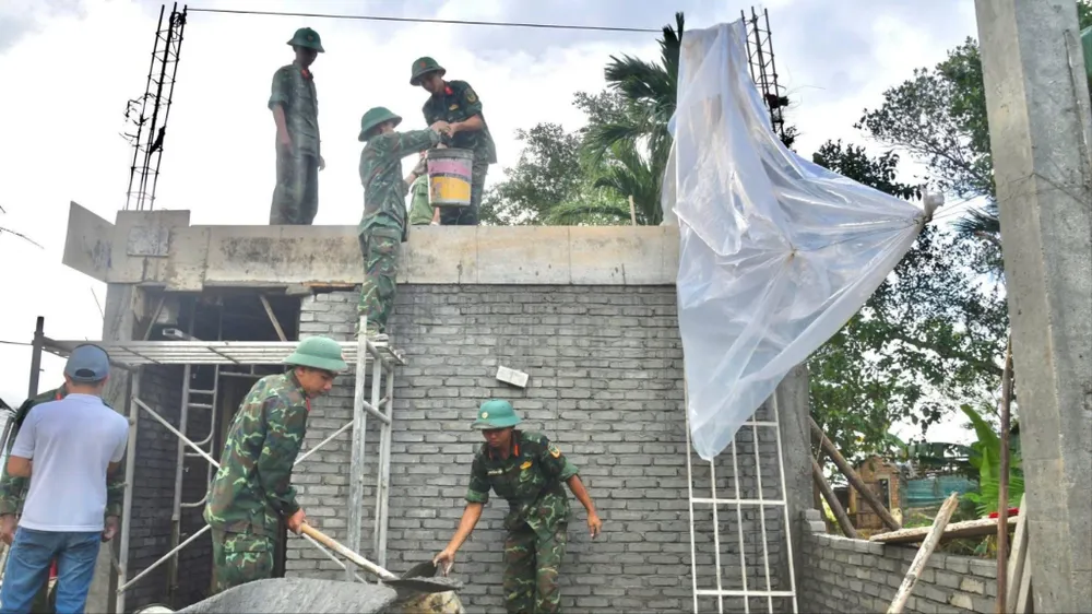 Một số căn nhà đã sắp xong phần thô. Ảnh: H.T Quang trung 07.jpg