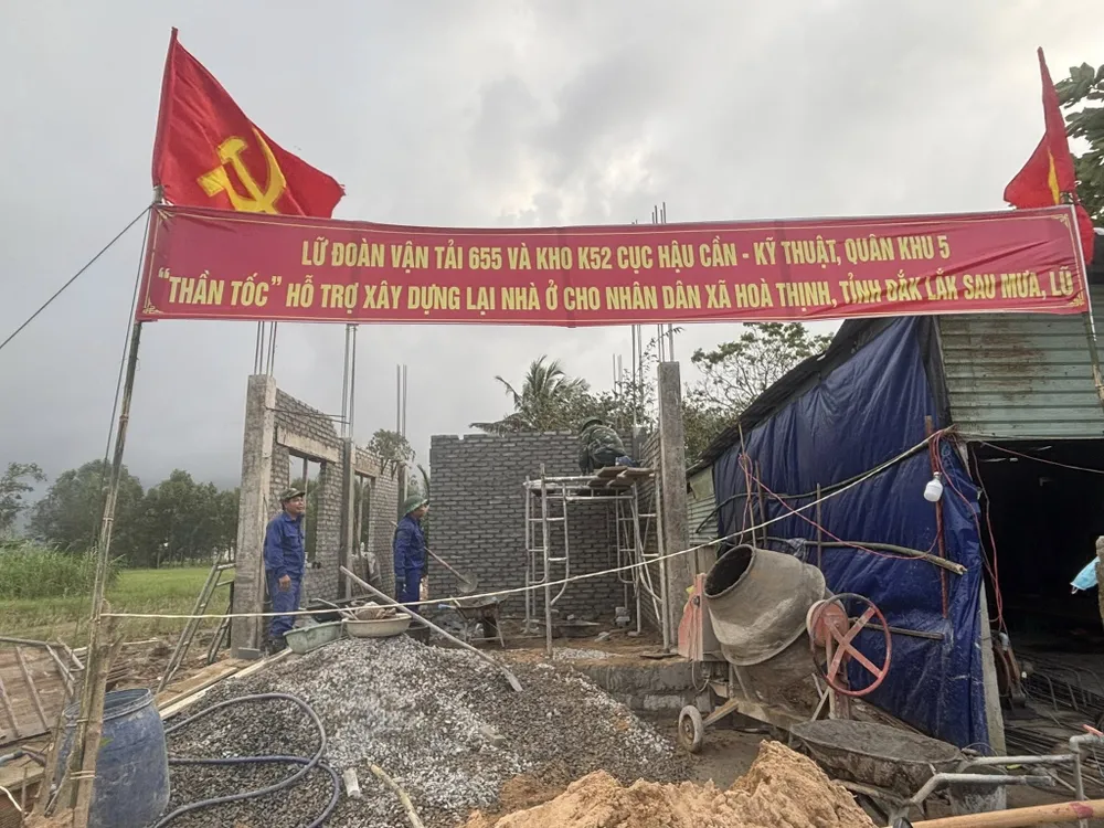 Một căn nhà đã được xây phần tường. Ảnh: T.Q Quang Trung 06.jpg