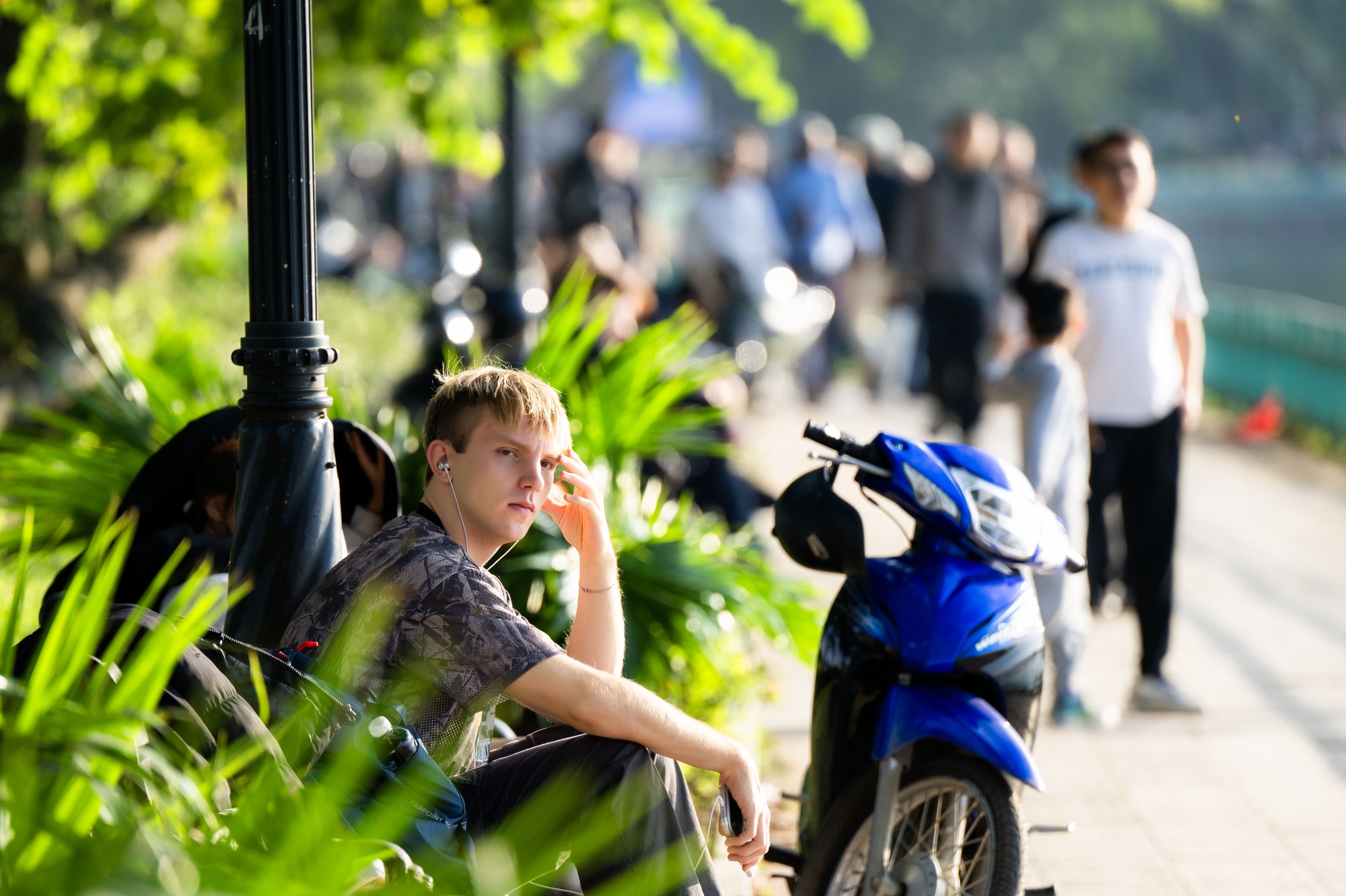 Toàn cảnh Hà Nội hôm nay thật lạ: Bầu trời trong vắt, chất lượng không khí “lọt top” tốt trên thế giới- Ảnh 10. Toàn cảnh Hà Nội hôm nay thật lạ: Bầu trời trong vắt, chất lượng không khí “lọt top” tốt trên thế giới- Ảnh 10.