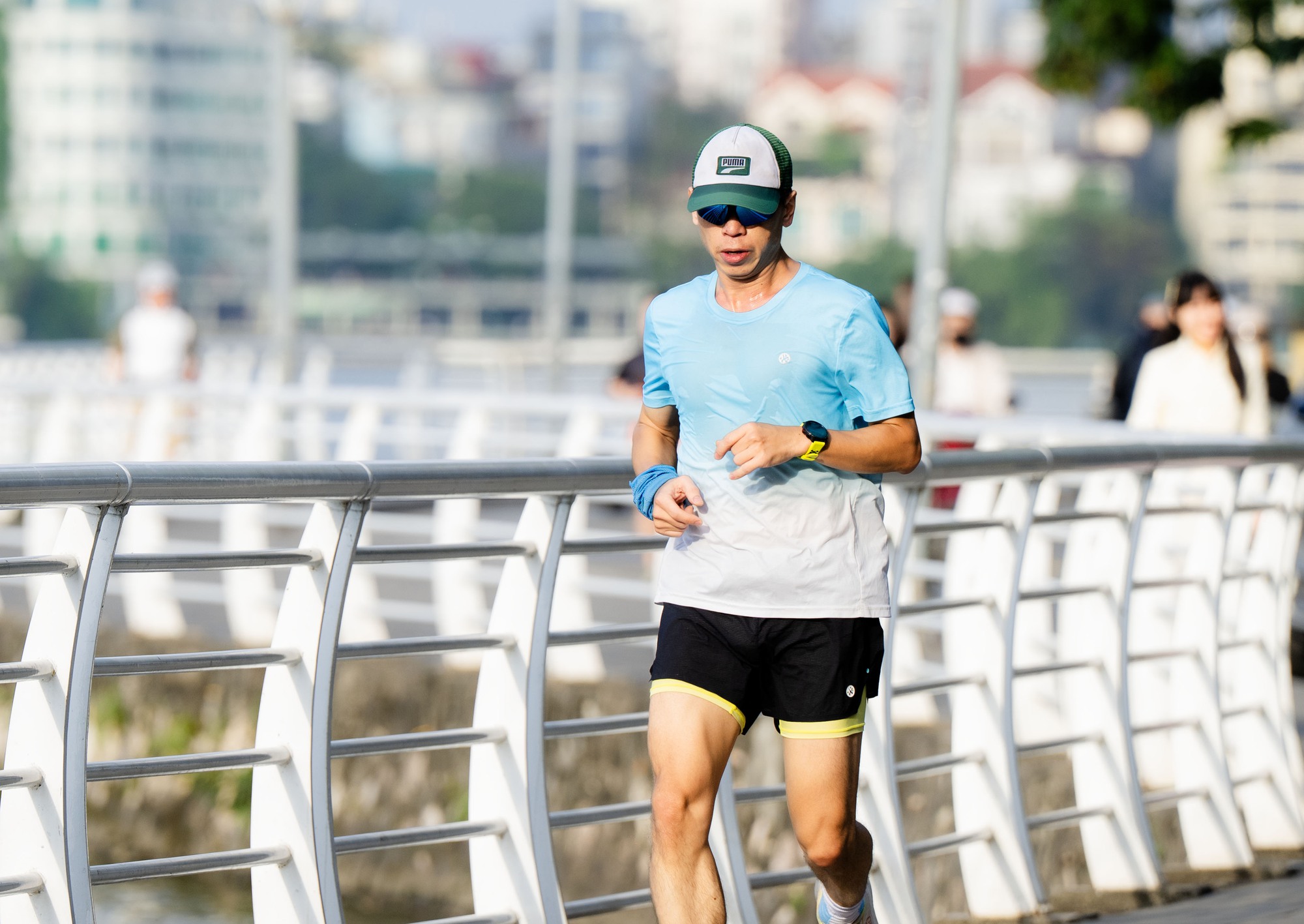 Toàn cảnh Hà Nội hôm nay thật lạ: Bầu trời trong vắt, chất lượng không khí “lọt top” tốt trên thế giới- Ảnh 15. Toàn cảnh Hà Nội hôm nay thật lạ: Bầu trời trong vắt, chất lượng không khí “lọt top” tốt trên thế giới- Ảnh 15.