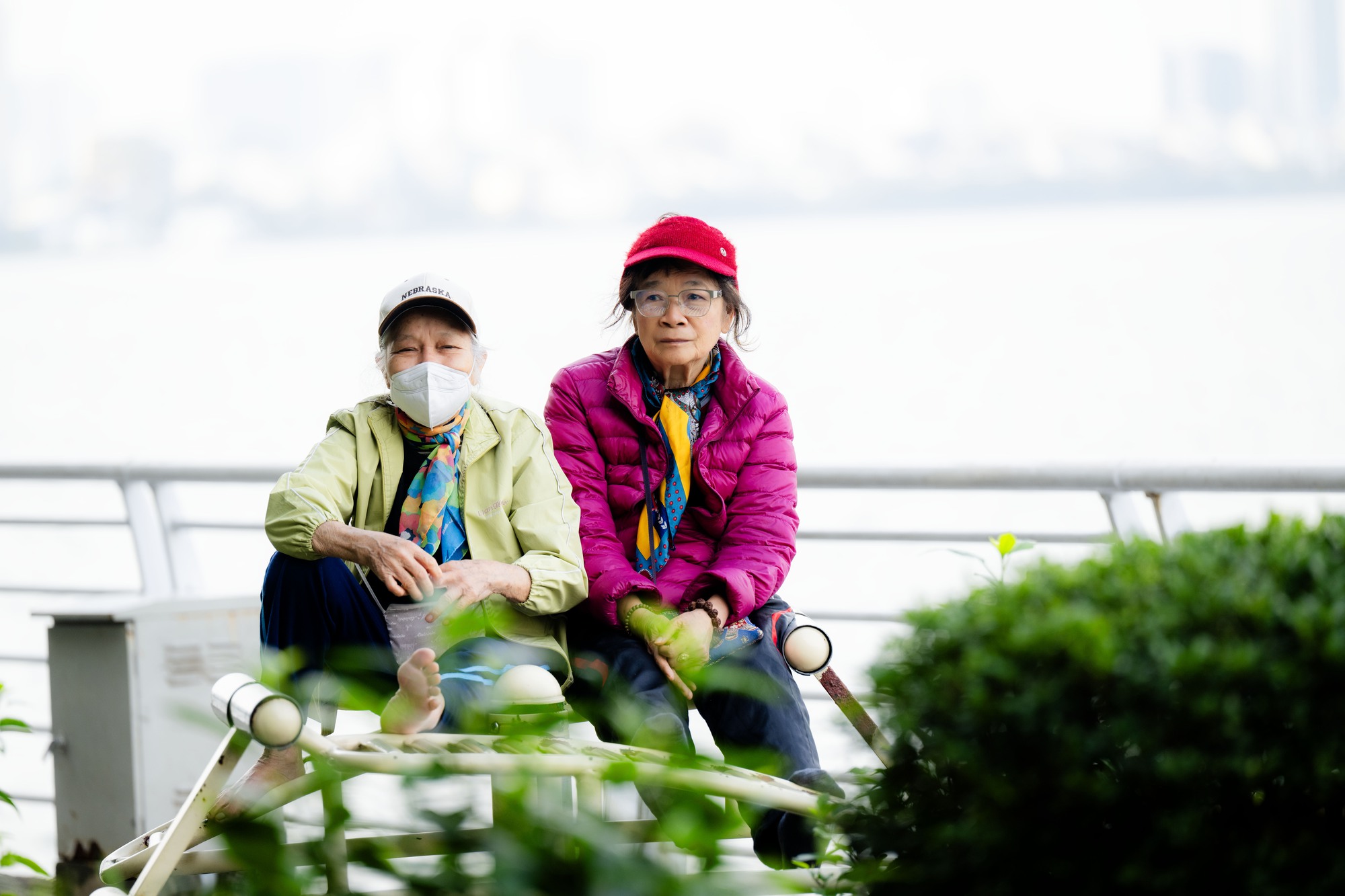 Toàn cảnh Hà Nội hôm nay thật lạ: Bầu trời trong vắt, chất lượng không khí “lọt top” tốt trên thế giới- Ảnh 17. Toàn cảnh Hà Nội hôm nay thật lạ: Bầu trời trong vắt, chất lượng không khí “lọt top” tốt trên thế giới- Ảnh 17.