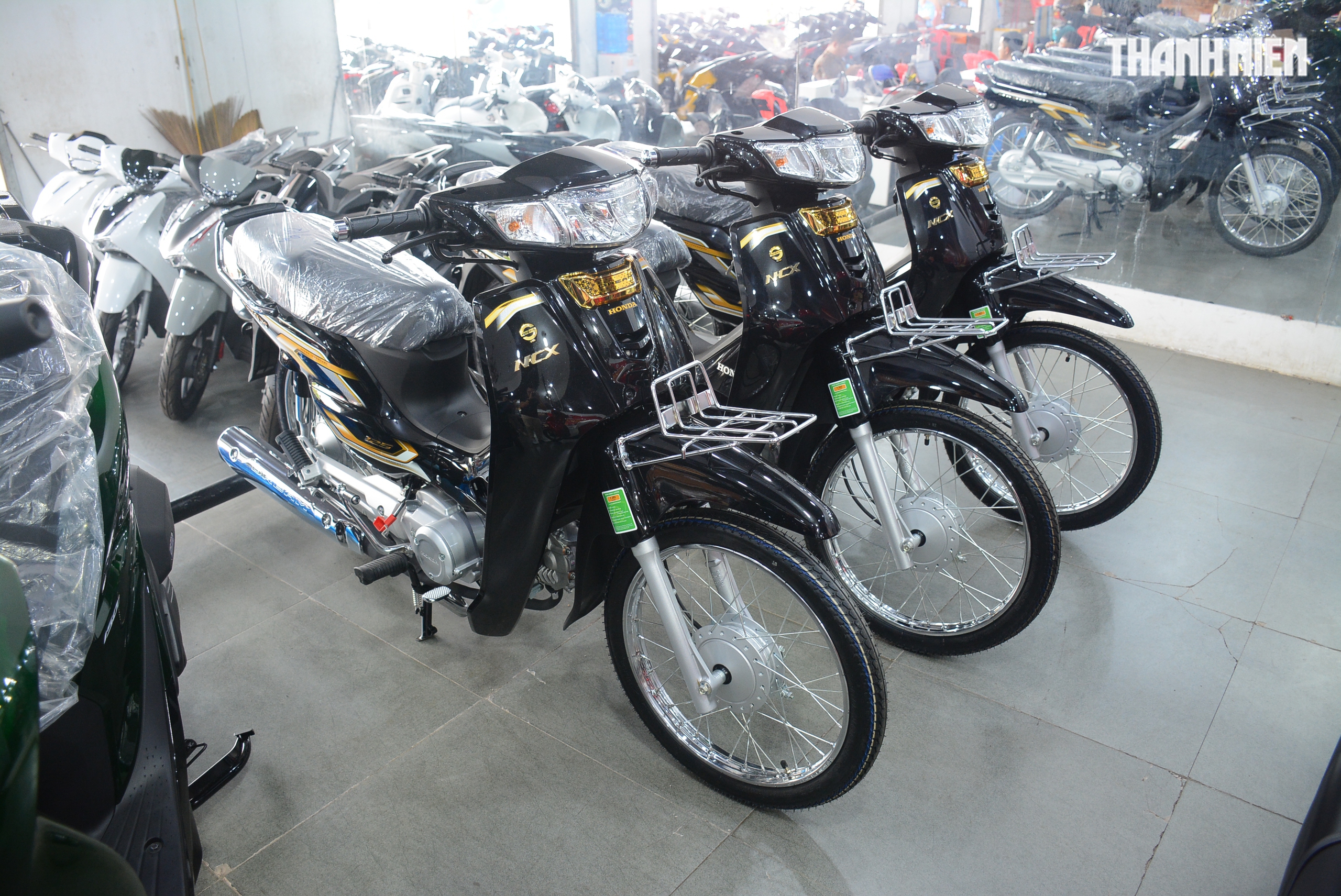 Trang bị cơ bản giá ngang SH 350i, vì sao Honda Dream NCX vẫn được ưa chuộng? 2 Trang bị cơ bản giá ngang SH 350i, vì sao Honda Dream NCX vẫn được ưa chuộng? - Ảnh 2.