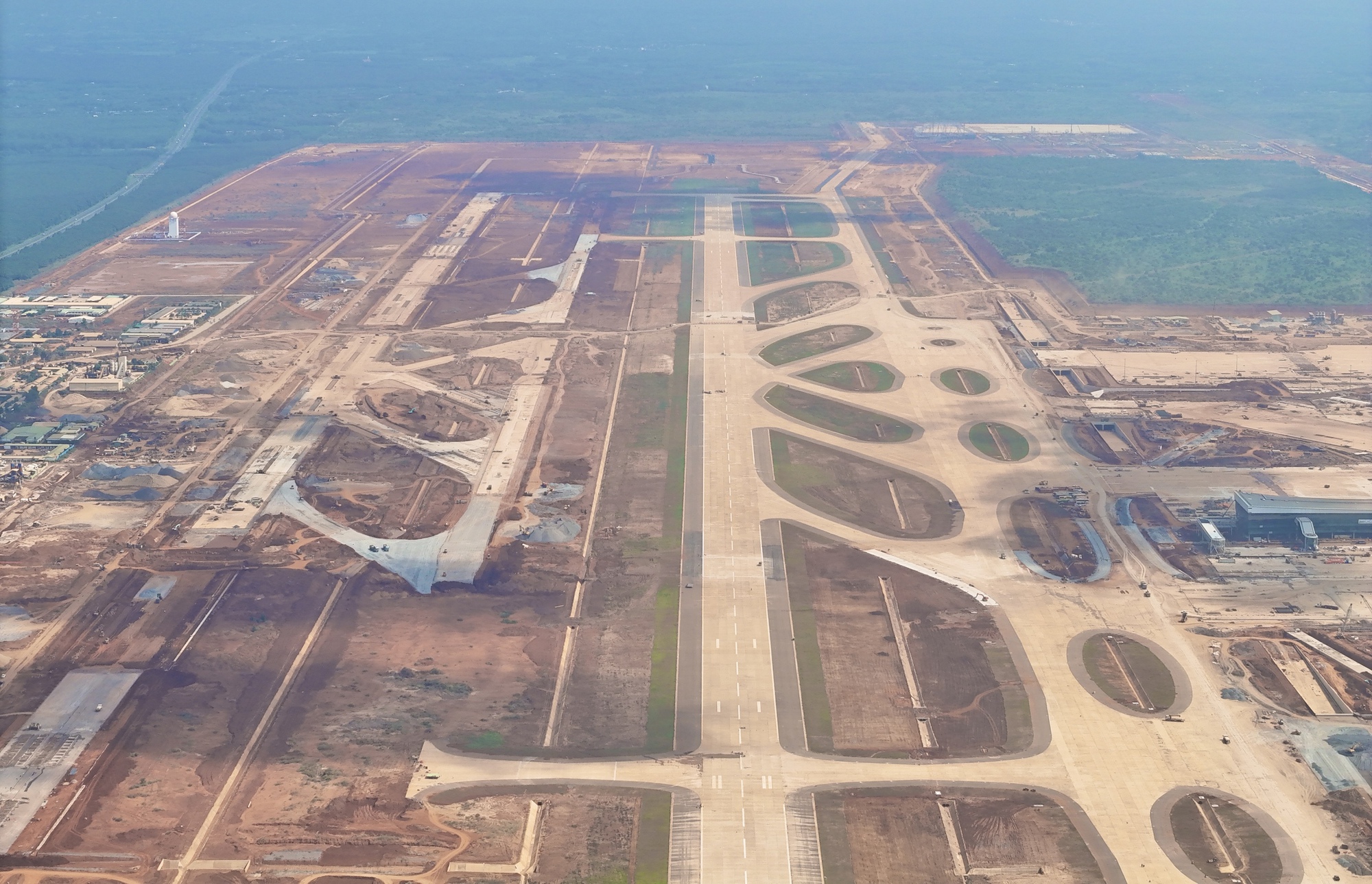 Lãnh đạo Cục Hàng không tham gia chuyến bay kỹ thuật sân bay Long Thành - Ảnh 3. Lãnh đạo Cục Hàng không tham gia chuyến bay kỹ thuật sân bay Long Thành - Ảnh 3.