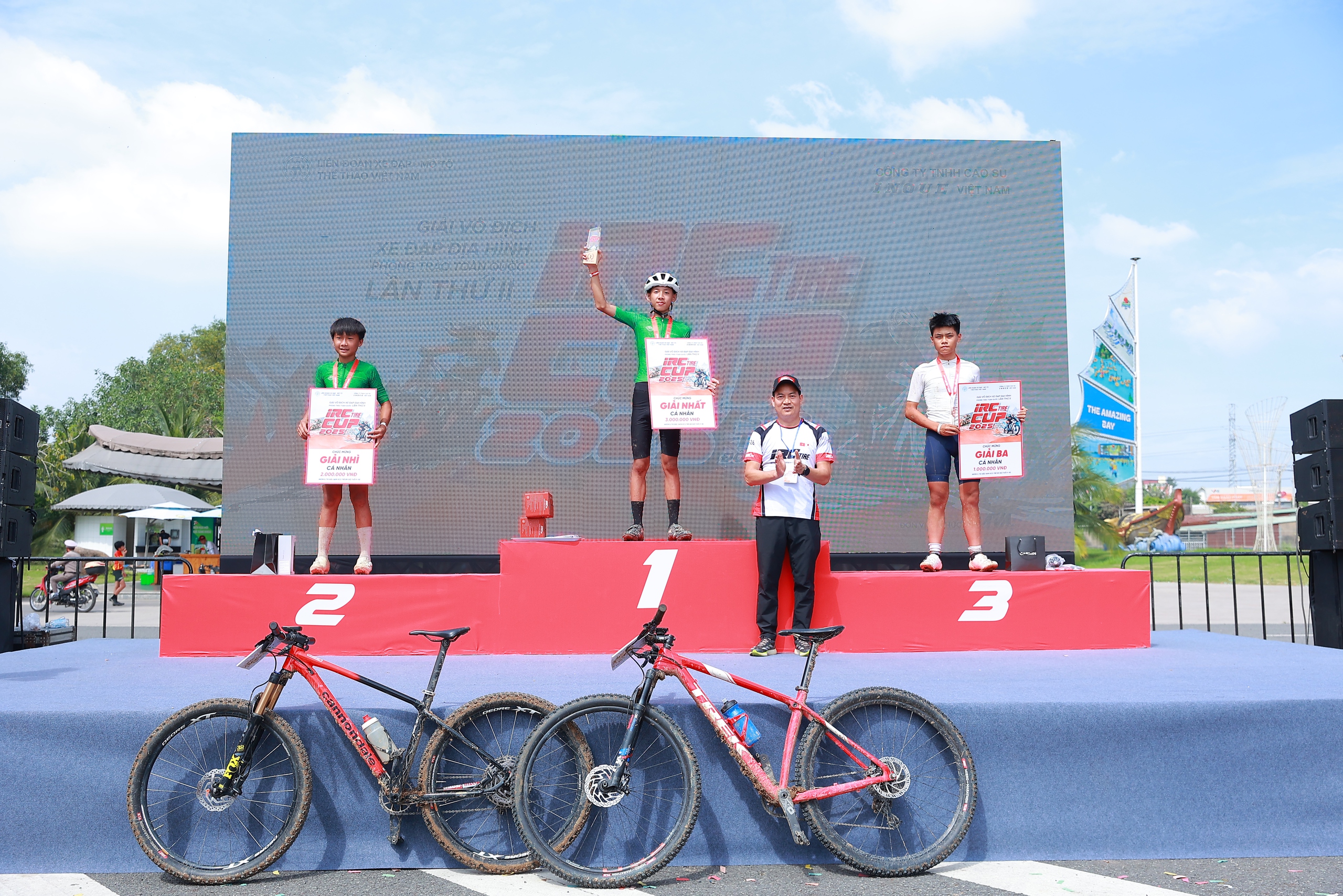 Hàng trăm tay đua xe đạp địa hình hội ngộ tại IRCtire Cup 2025- Ảnh 2. Hàng trăm tay đua xe đạp địa hình hội ngộ tại IRCtire Cup 2025- Ảnh 2.