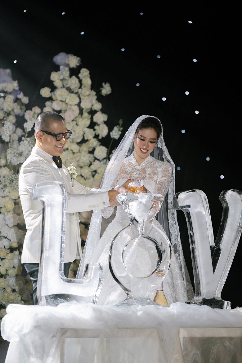 Khánh Vân và Nguyễn Long tổ chức đám cưới vào cuối năm 2024, thu hút sự quan tâm của công chúng.