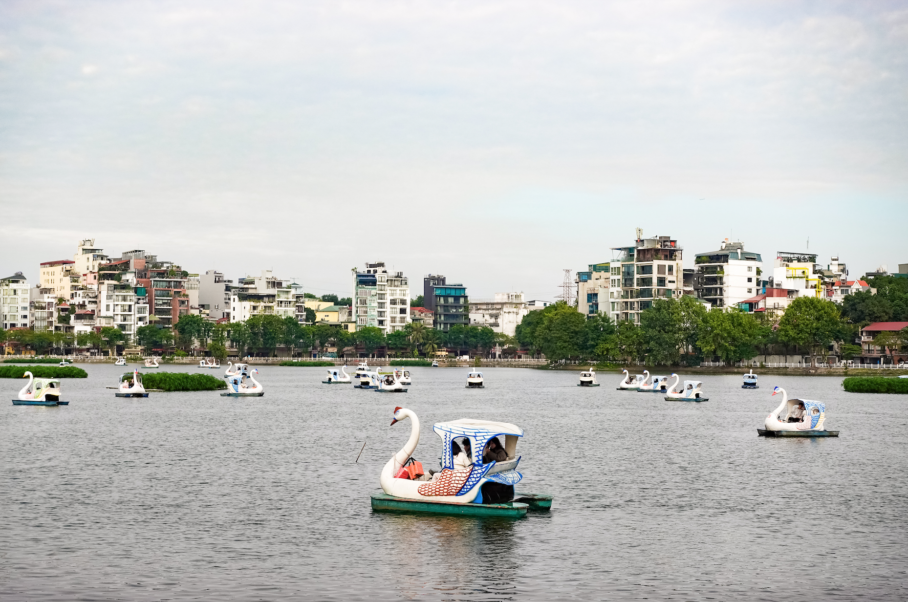 Cả Hà Nội rủ nhau ra đường trong ngày chất lượng không khí lọt top tốt nhất thế giới- Ảnh 4.
