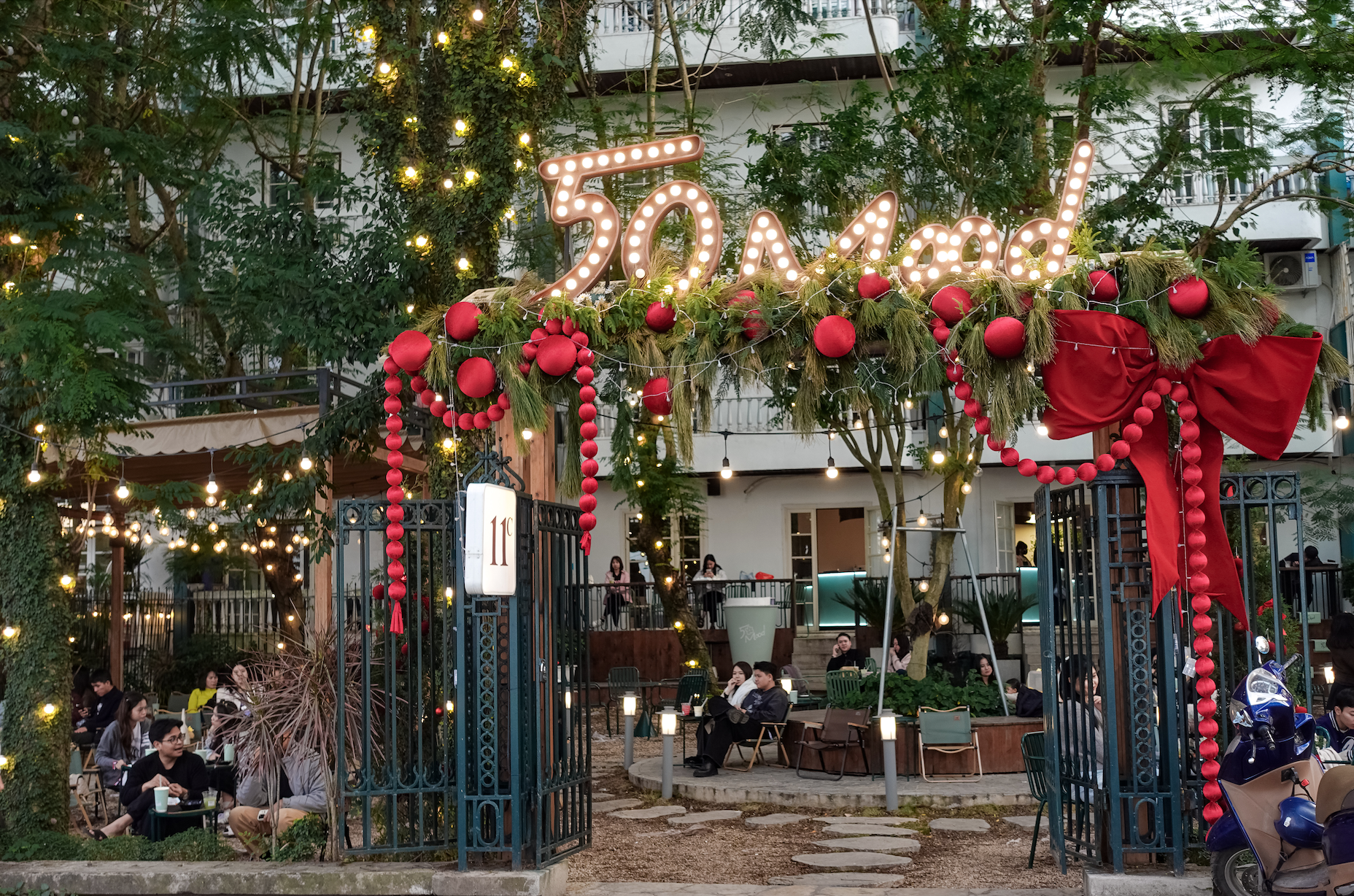 Cả Hà Nội rủ nhau ra đường trong ngày chất lượng không khí lọt top tốt nhất thế giới- Ảnh 8.