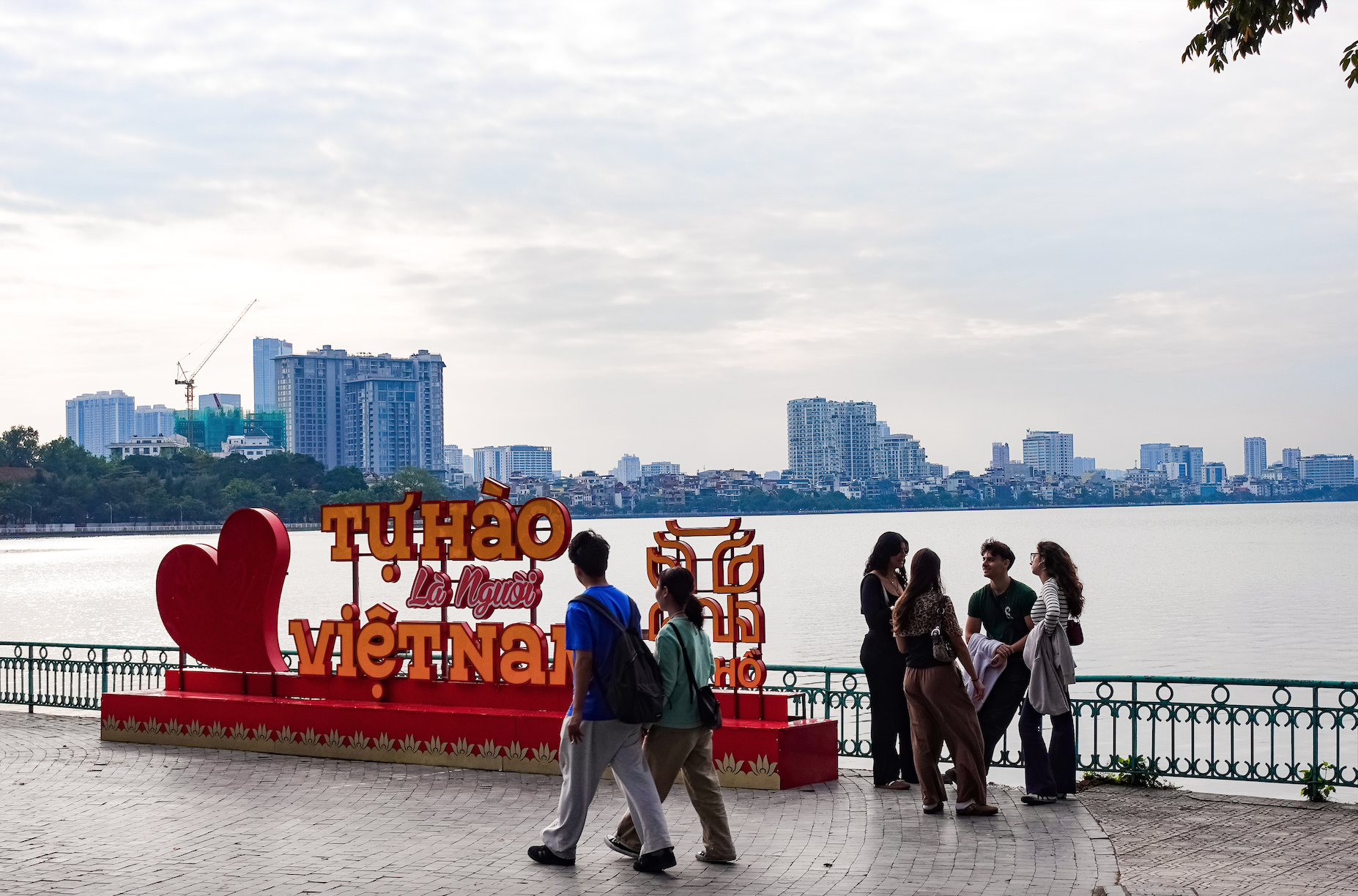 Cả Hà Nội rủ nhau ra đường trong ngày chất lượng không khí lọt top tốt nhất thế giới- Ảnh 13.