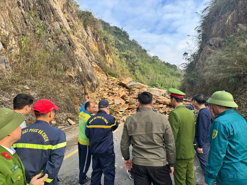 Lực lượng chức năng triển khai công tác cứu nạn cứu hộ. 3-nguoi-tu-vong.jpg