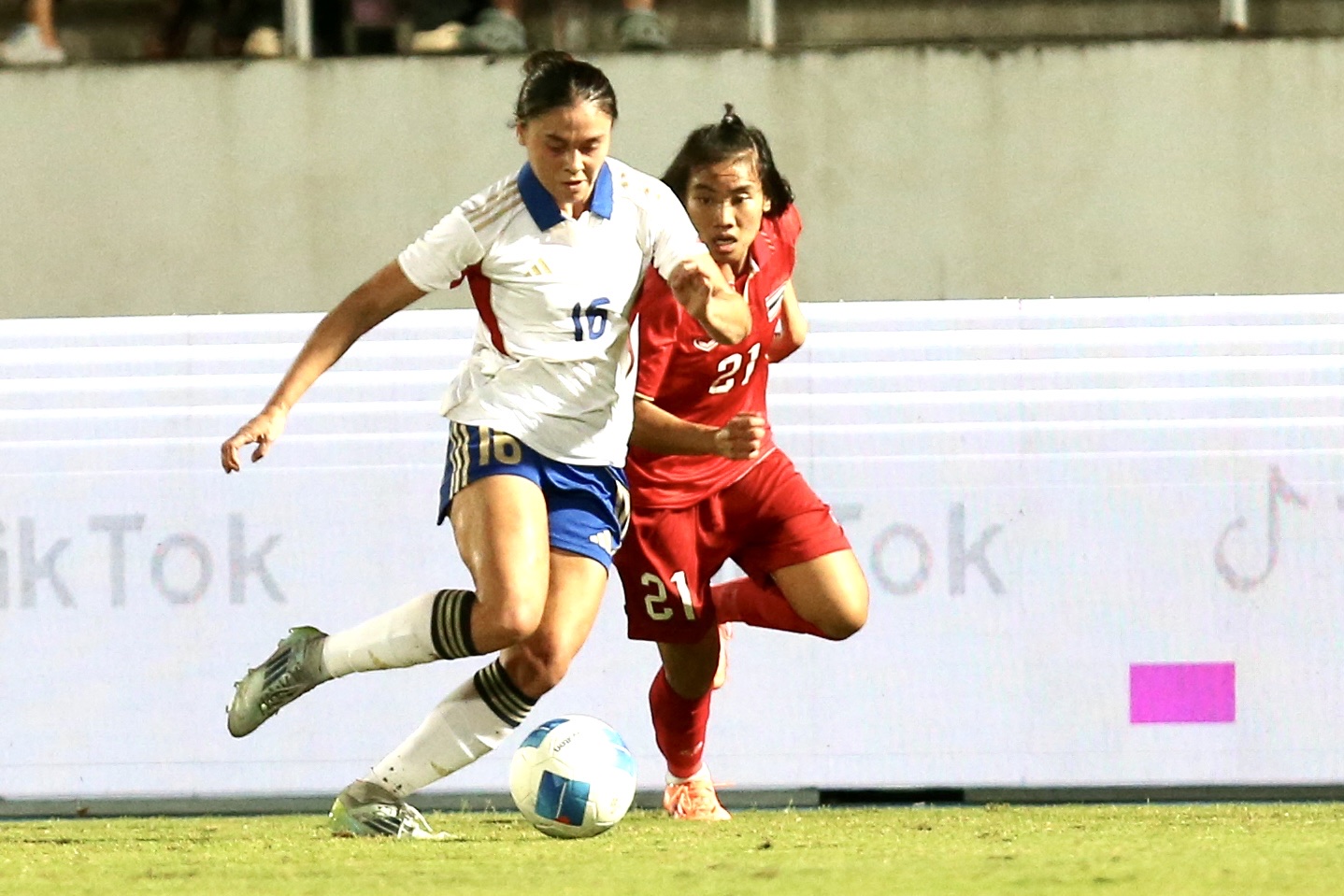 HLV Philippines sung sướng tột độ vì tái đấu đội tuyển nữ Việt Nam ở chung kết: ‘Chúng tôi xứng đáng’- Ảnh 3. HLV Philippines sung sướng tột độ vì tái đấu đội tuyển nữ Việt Nam ở chung kết: ‘Chúng tôi xứng đáng’- Ảnh 3.