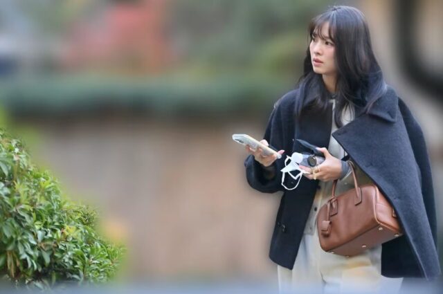 LEO và Yokota Mayuu bí mật yêu nhau và dọn tới sống cạnh nhau trong khu phức hợp - Ảnh 3. LEO và Yokota Mayuu bí mật yêu nhau và dọn tới sống cạnh nhau trong khu phức hợp - Ảnh 3.