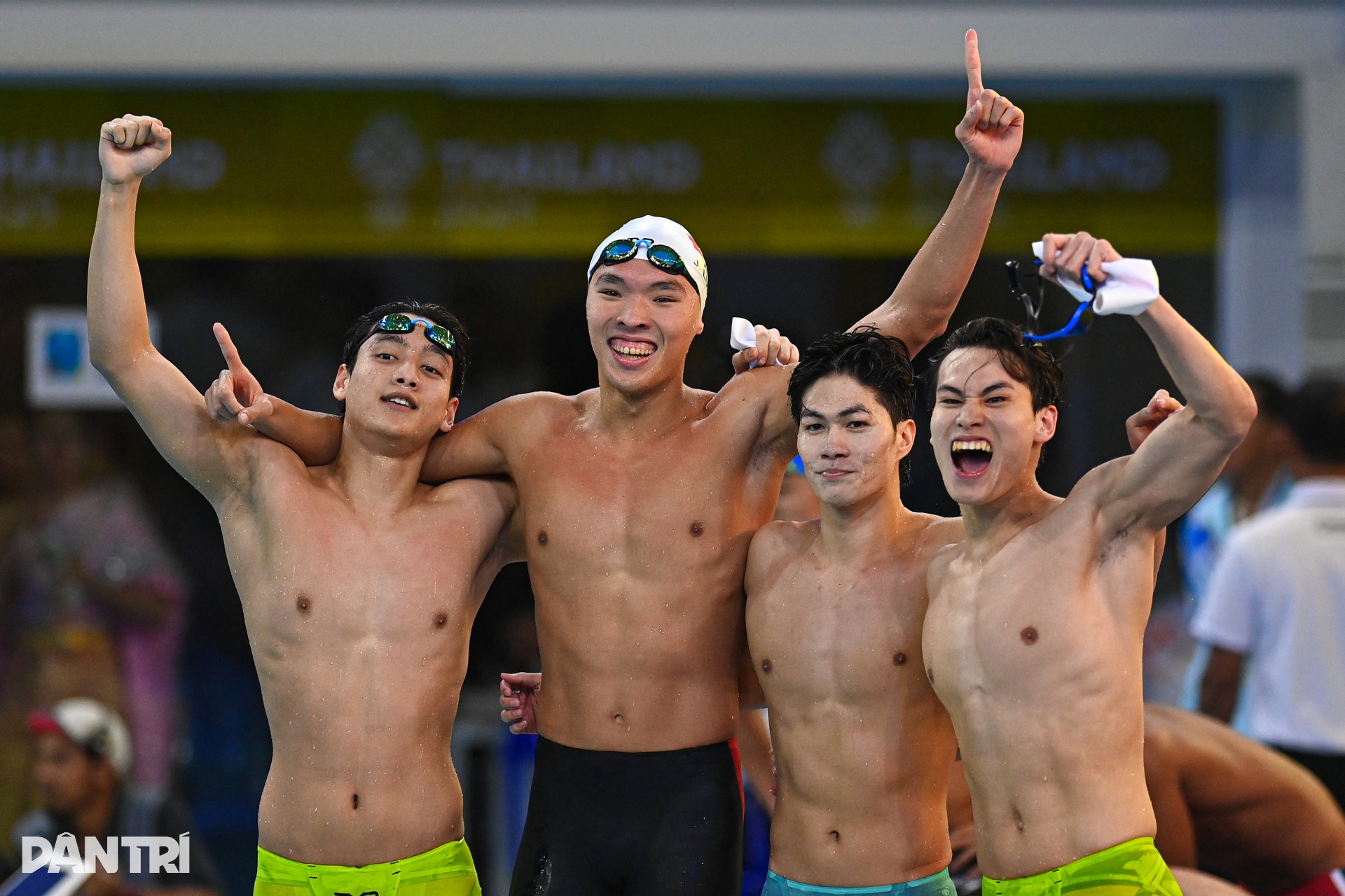 Ngày thi đấu đầy cảm xúc của bơi lội Việt Nam tại SEA Games 33 - 13