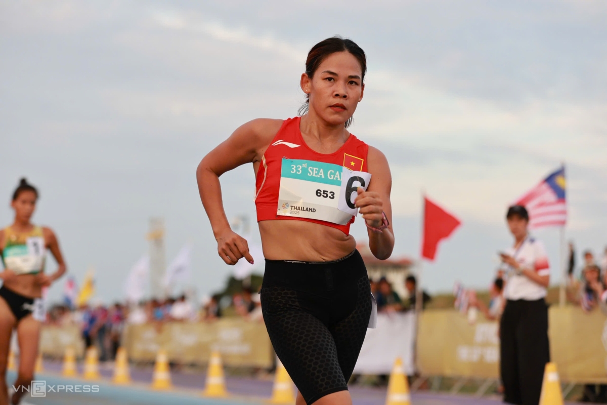 Thanh Phúc trên đường đua trước khi bỏ cuộc. Ảnh: Đức Đồng