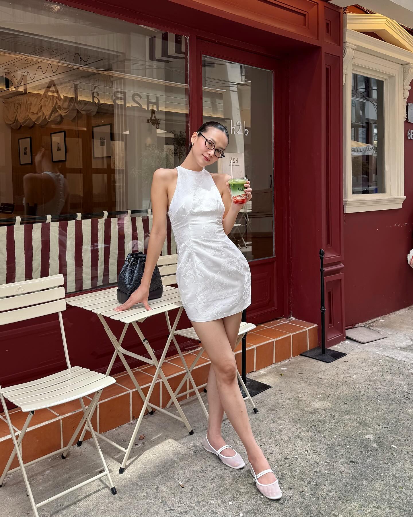 10 Bộ cánh tối giản tuyệt đẹp giúp bạn nâng tầm phong cách Thời trang tối giản - Ảnh 4.