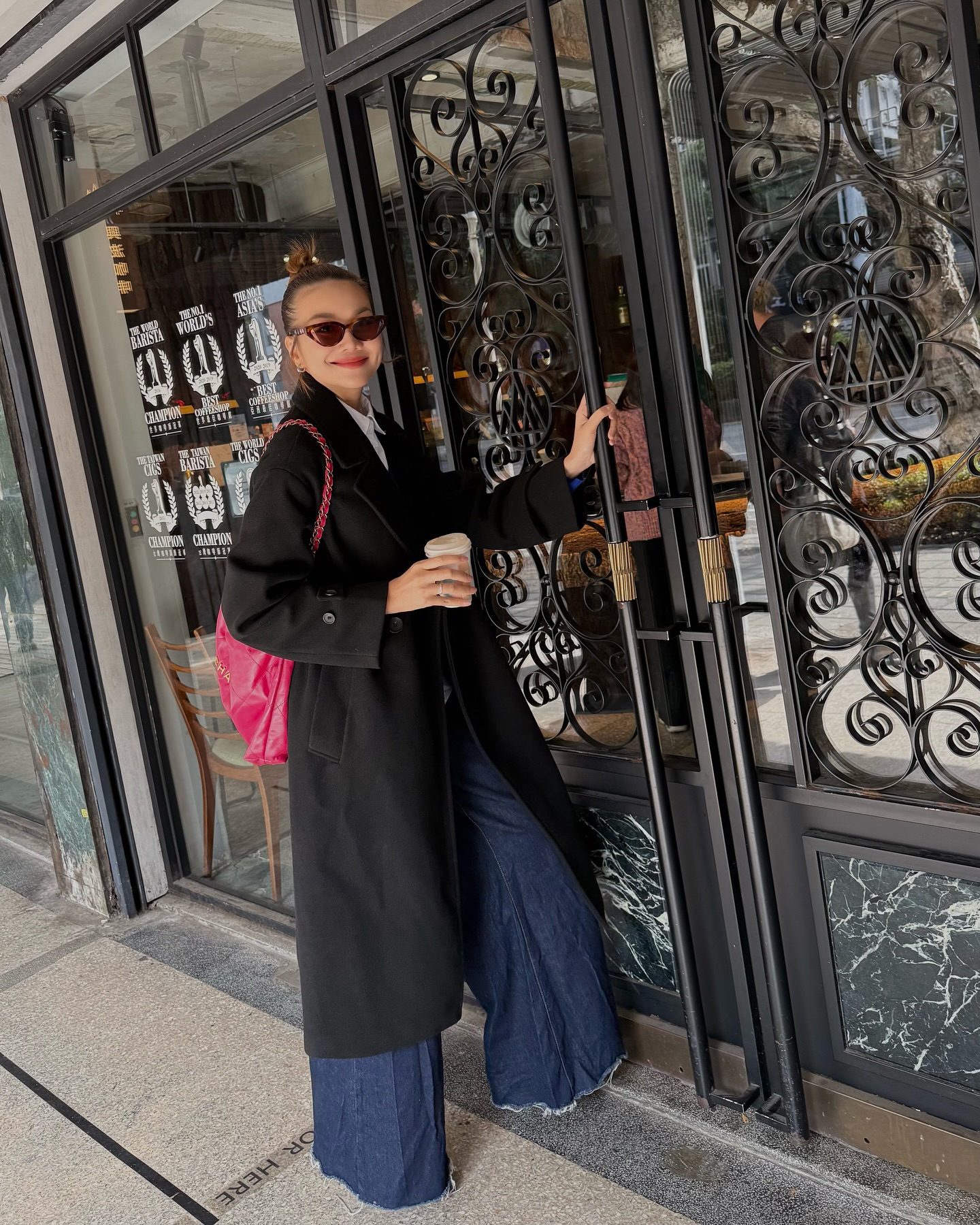 10 Bộ cánh tối giản tuyệt đẹp giúp bạn nâng tầm phong cách Thời trang tối giản - Ảnh 6.