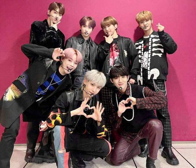 "Tân binh toàn năng" tập 11: Chặng đường tìm ra nhóm nhạc dần khép lại, TEMPEST chính thức có mặt tại Việt Nam 7 Sự góp mặt của TEMPEST được nhiều khán giả mong chờ, song đã đặt ra thử thách lớn cho thầy trò Soobin.