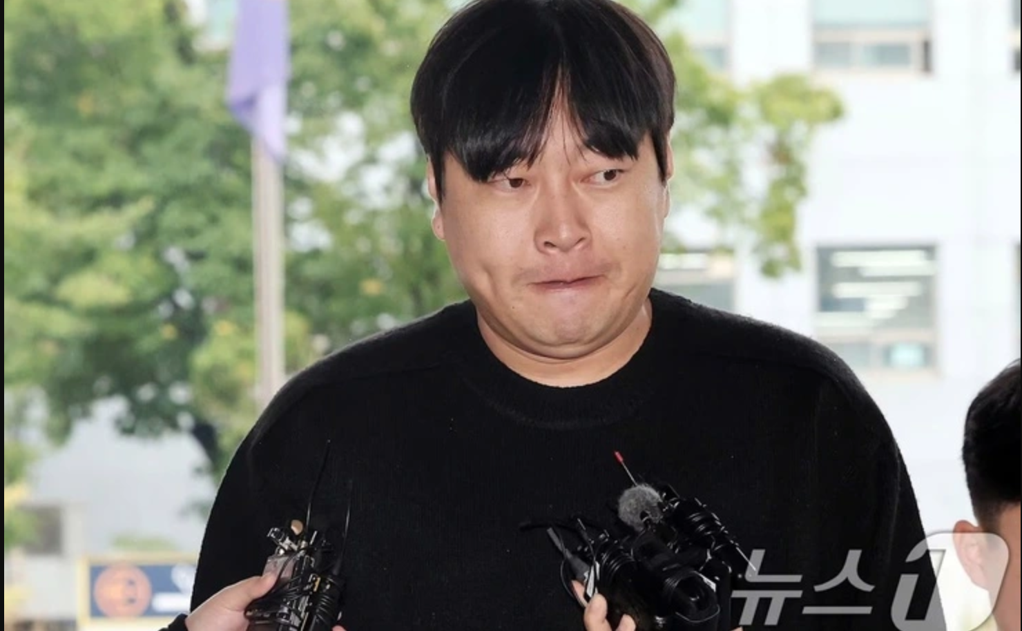 5 Diễn viên bị ghét nhất Hàn Quốc năm 2025: Kim Soo Hyun và những bê bối gây sốc - Ảnh 5. 5 Diễn viên bị ghét nhất Hàn Quốc năm 2025: Kim Soo Hyun và những bê bối gây sốc - Ảnh 5.