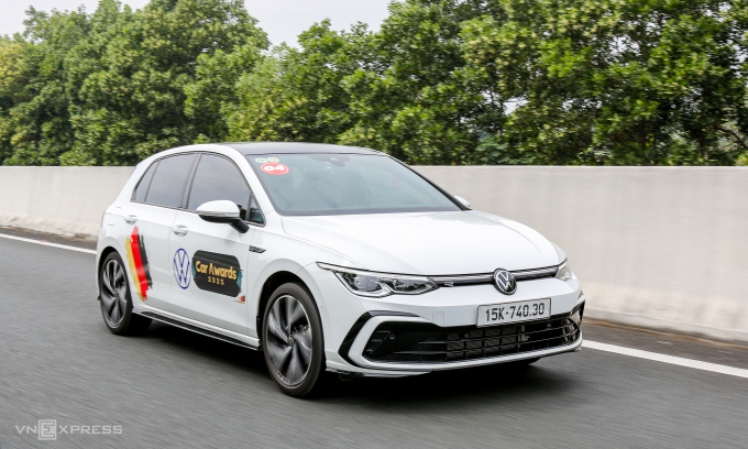 Volkswagen Golf eTSI trong hành trình Car Test của các giám khảo Car Awards, tháng 11/2025. Ảnh: Lương Dũng