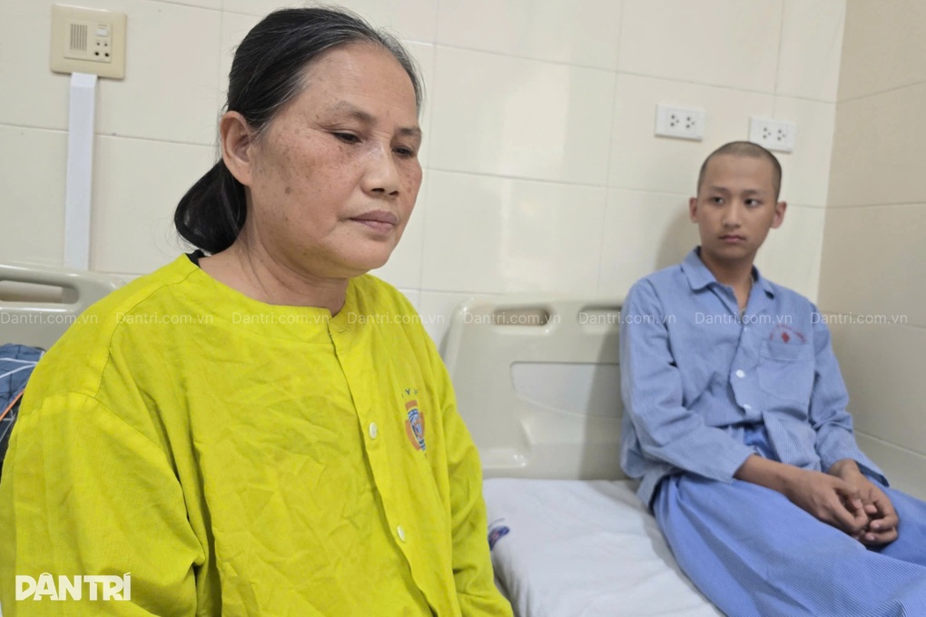 Cậu bé mồ côi mẹ, mắc ung thư xương: “Xin giữ lại chân cho con!” - 5