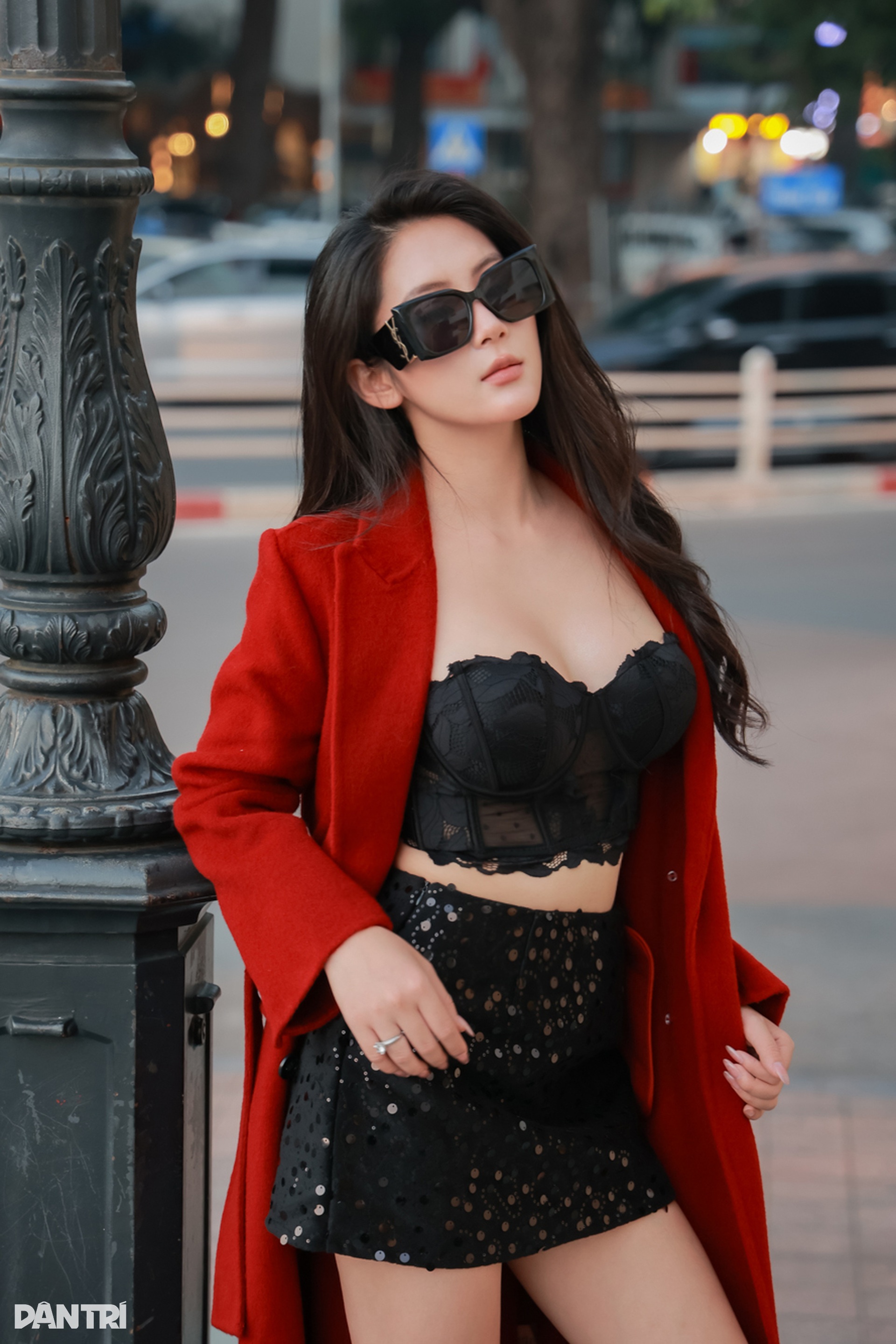 Á khôi khoe dáng gợi cảm với chiếc áo khoác được các chân dài săn đón - 7 Á khôi khoe dáng gợi cảm với chiếc áo khoác được các chân dài săn đón - 7