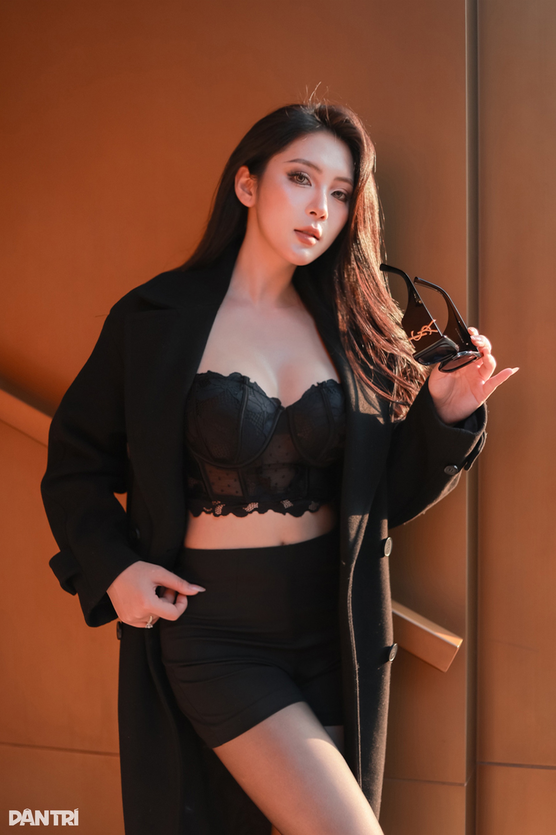 Á khôi khoe dáng gợi cảm với chiếc áo khoác được các chân dài săn đón - 10 Á khôi khoe dáng gợi cảm với chiếc áo khoác được các chân dài săn đón - 10