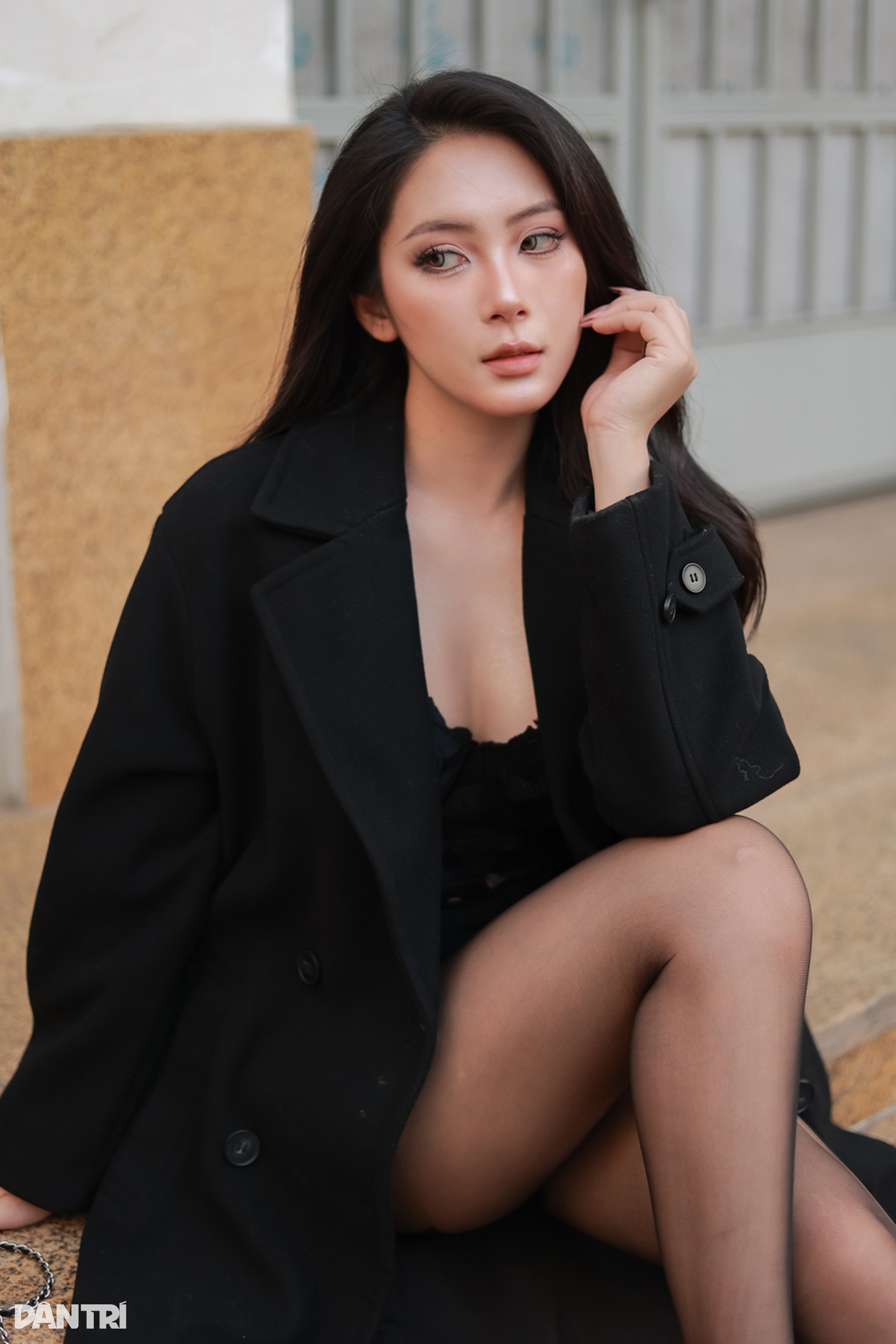 Á khôi khoe dáng gợi cảm với chiếc áo khoác được các chân dài săn đón - 12 Á khôi khoe dáng gợi cảm với chiếc áo khoác được các chân dài săn đón - 12