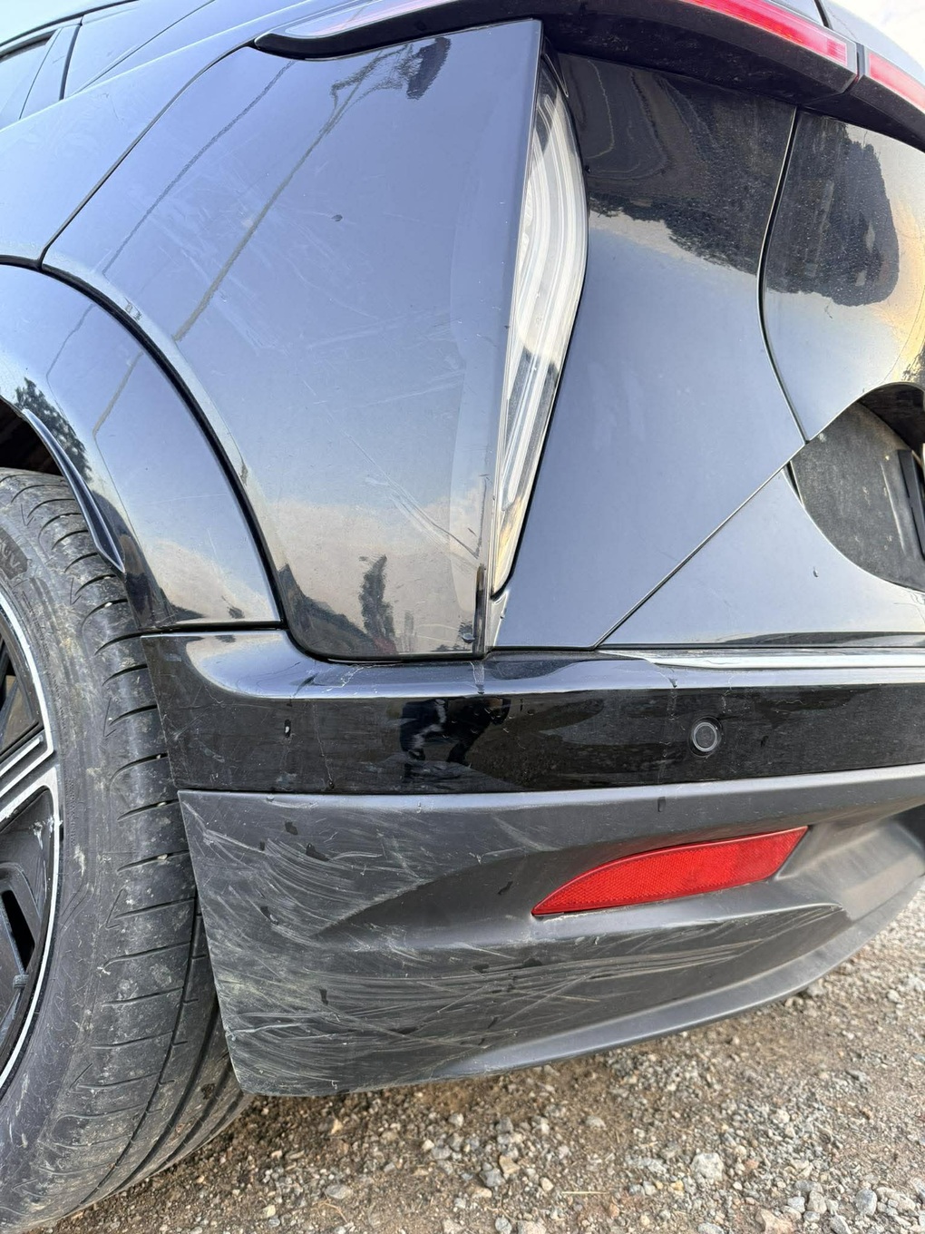 Vụ sạt lở đất đá ở đèo Thung Khe: Cú đạp ga cứu mạng tài xế trong vài giây - 3