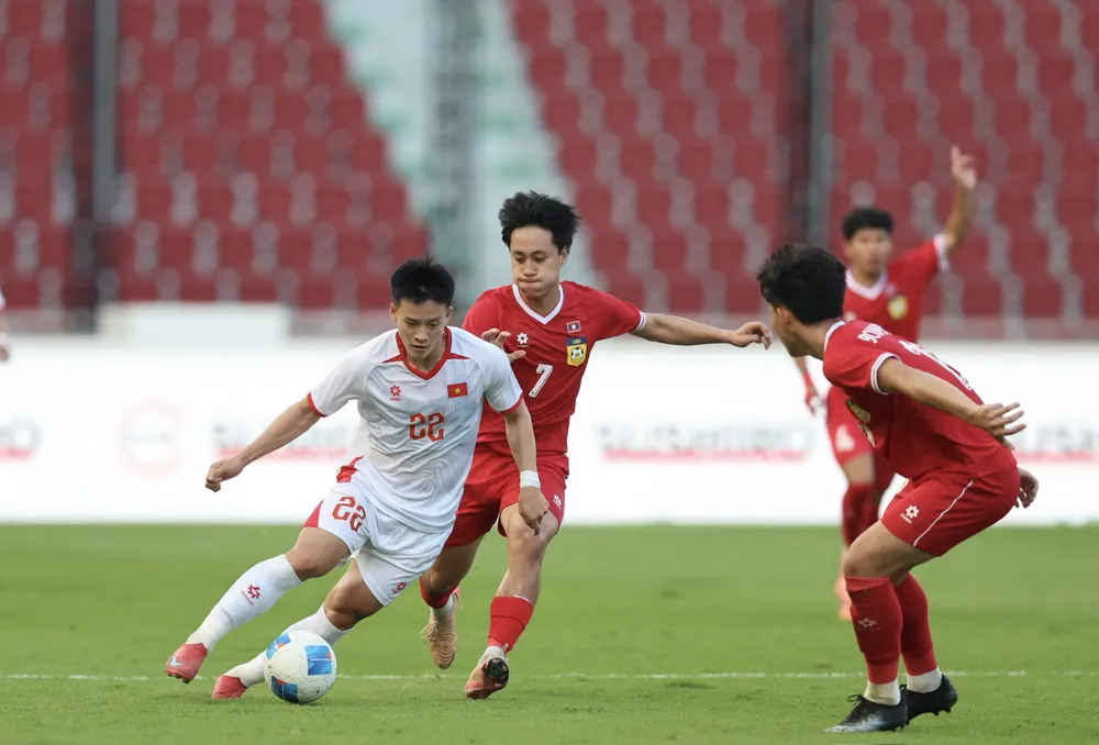 Thanh Nhàn và đồng đội sẽ phải nỗ lực nhiều để qua mặt Philippines, giành vé chơi chung kết SEA Games 33. Ảnh: ANH PHƯƠNG. chuong-ngai-lon-cua-u-22-viet-nam (3).jpg