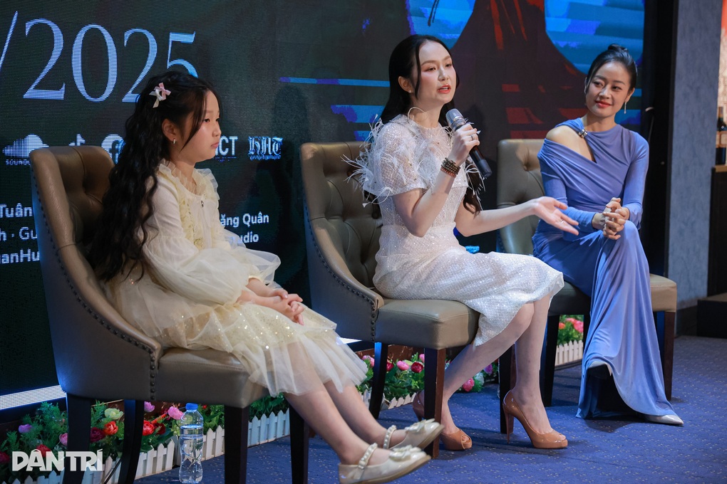 Tuấn Hưng khóc, chia sẻ về giai đoạn khó khăn sau khi mẹ qua đời - 3