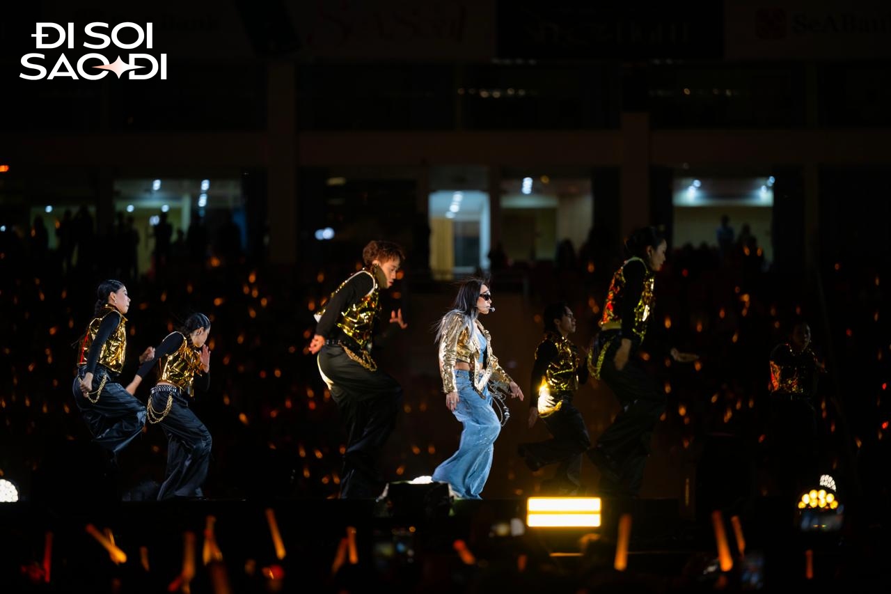 See The Light Concert: 4 tiếng thăng hoa của Mỹ Tâm tại Mỹ Đình, mãn nhãn nhưng chưa đủ thỏa mãn- Ảnh 5. See The Light Concert: 4 tiếng thăng hoa của Mỹ Tâm tại Mỹ Đình, mãn nhãn nhưng chưa đủ thỏa mãn- Ảnh 5.