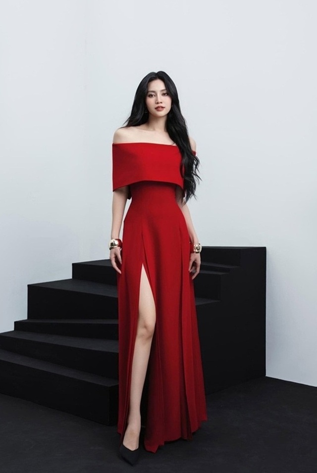 Thắp lửa thần thái, tự tin tuyệt đối với váy xẻ tà- Ảnh 8. Thắp lửa thần thái, tự tin tuyệt đối với váy xẻ tà- Ảnh 8.