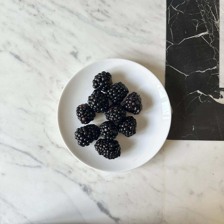 Bóc giá chiếc túi hàng hiệu của Linh Rin trong đám cưới con gái tỉ phú Johnathan Hạnh Nguyễn khiến dân mạng bất ngờ 14 Bên cạnh đó, Linh Rin còn có chế độ ăn khoa học hợp lý và nhiều dinh dưỡng giúp làn da thêm khỏe khoắn, căng mịn.