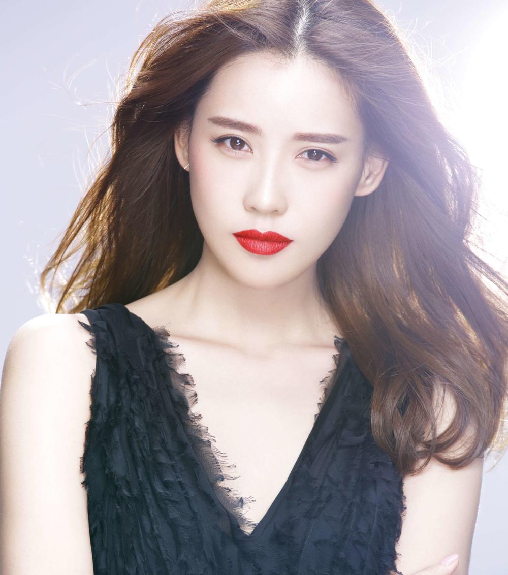 Một sao nữ được bạn trai thiếu gia đập tiền 3.400 tỷ nâng đỡ, đến Dương Mịch cũng bị bắt phải Một sao nữ được bạn trai thiếu gia đập tiền 3.400 tỷ nâng đỡ, đến Dương Mịch cũng bị bắt phải