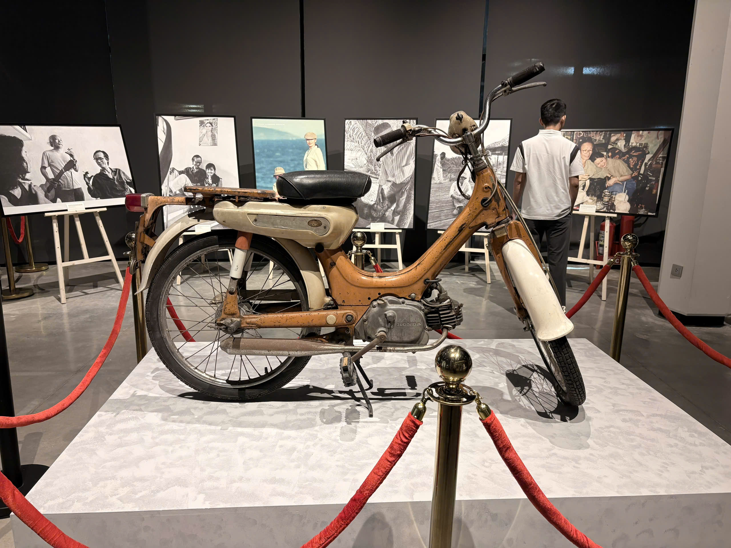 Lệ Quyên, Uyên Linh... hát trong đêm nhạc Trịnh Công Sơn, gây quỹ hơn 1 tỉ đồng- Ảnh 3.
Lệ Quyên, Uyên Linh... hát trong đêm nhạc Trịnh Công Sơn, gây quỹ hơn 1 tỉ đồng- Ảnh 3.