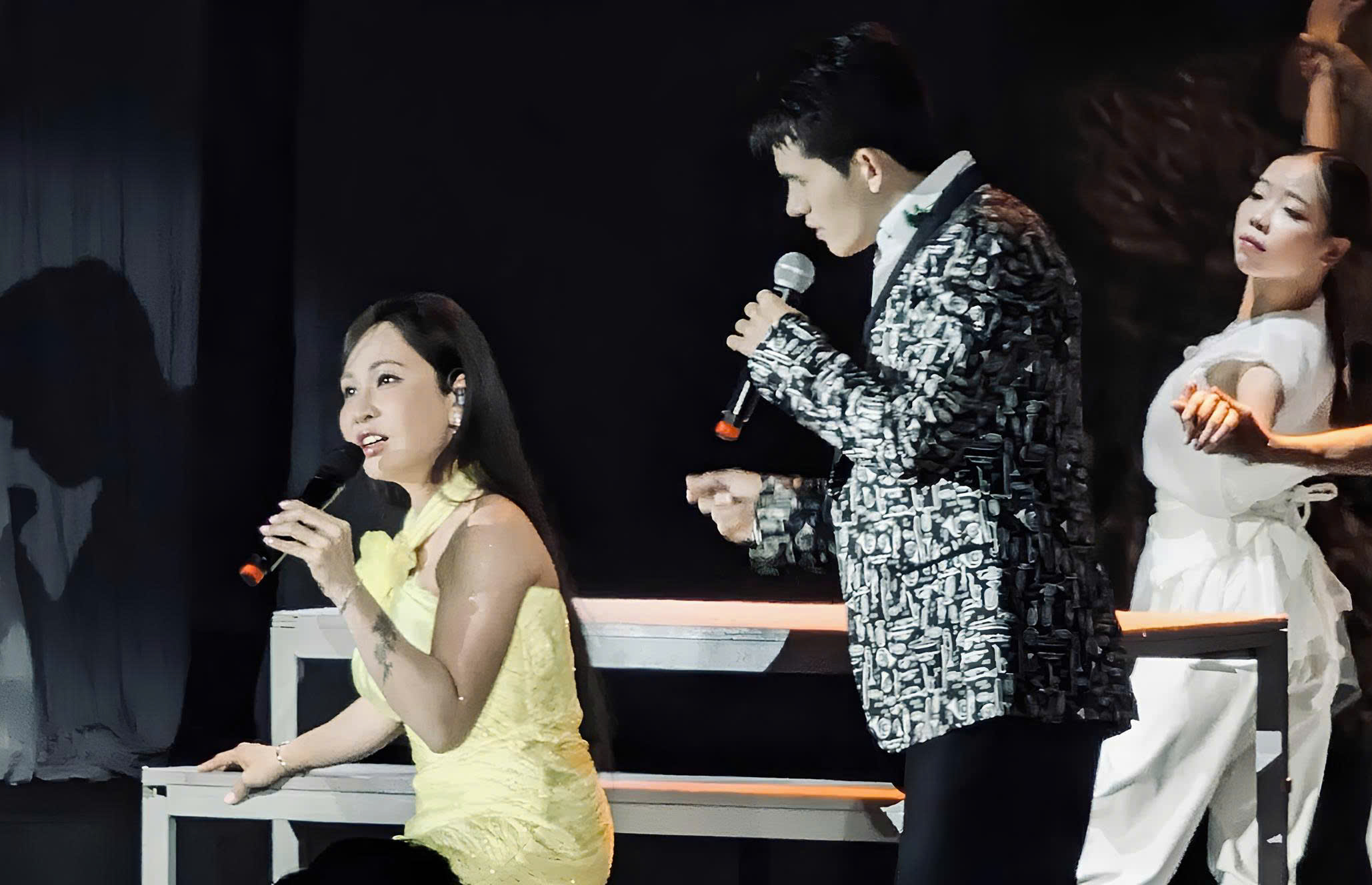 Lệ Quyên, Uyên Linh... hát trong đêm nhạc Trịnh Công Sơn, gây quỹ hơn 1 tỉ đồng- Ảnh 5.
Lệ Quyên, Uyên Linh... hát trong đêm nhạc Trịnh Công Sơn, gây quỹ hơn 1 tỉ đồng- Ảnh 5.