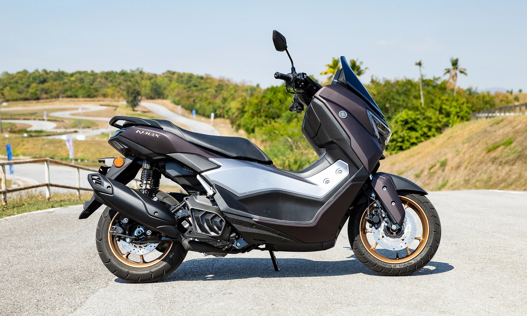Yamaha NMAX 155 sắp trở lại Việt Nam: Bản mới nhất với loạt trang bị xịn, giá dễ ngang Honda SH 2 Yamaha NMAX 155 - Ảnh 2.