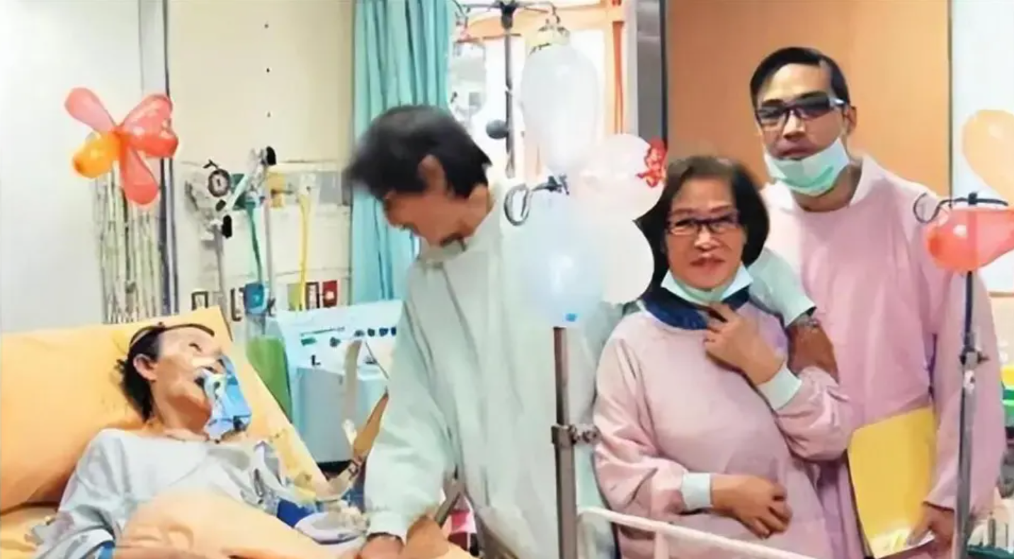 Mối quan hệ kỳ quặc nhất showbiz: “Bé ba” sẵn sàng triệt sản, còng lưng kiếm tiền vì bà cả- Ảnh 5. Mối quan hệ kỳ quặc nhất showbiz: “Bé ba” sẵn sàng triệt sản, còng lưng kiếm tiền vì bà cả- Ảnh 5.